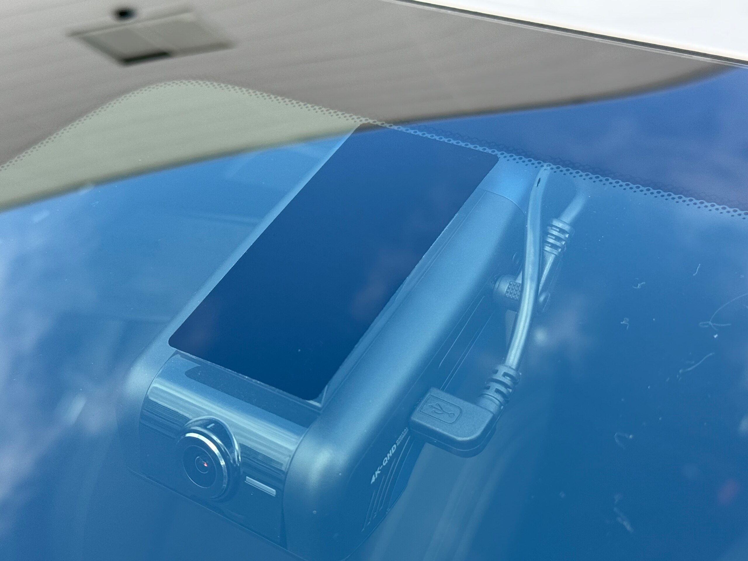 Volvo XC40 Ultimate B4 AWD Dark Edition 4WD Crystal White — photo 7