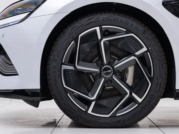 BYD Seal AWD - Certified Used Car / Registered Unused Vehicle / Adaptive Cruise Control / 360-Degree Camera / Collision Mitigation Braking / Apple CarPlay / Android Auto / Seat Heater / Seat Cooler / Glass Roof (White) (Aurora White) — photo 7