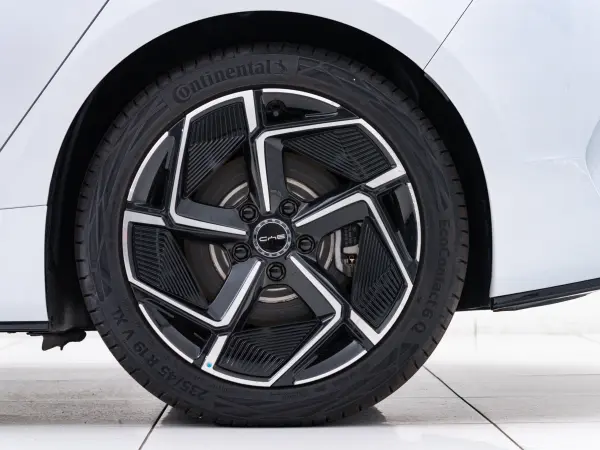 BYD Seal AWD - Certified Used Car / Registered Unused Vehicle / Adaptive Cruise Control / 360-Degree Camera / Collision Mitigation Braking / Apple CarPlay / Android Auto / Seat Heater / Seat Cooler / Glass Roof (White) (Aurora White) — photo 8