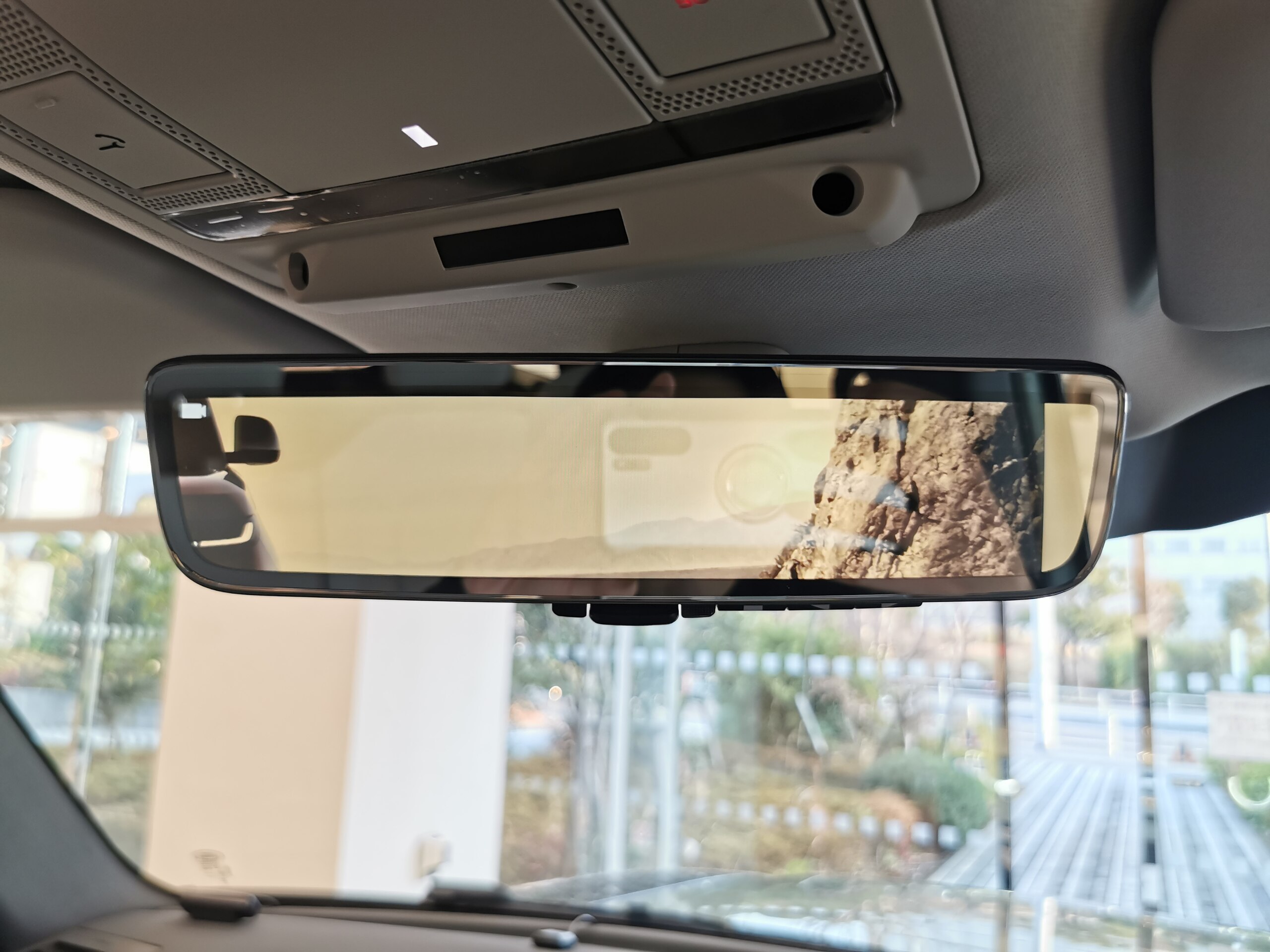 2025 Landrover Defender — photo 2