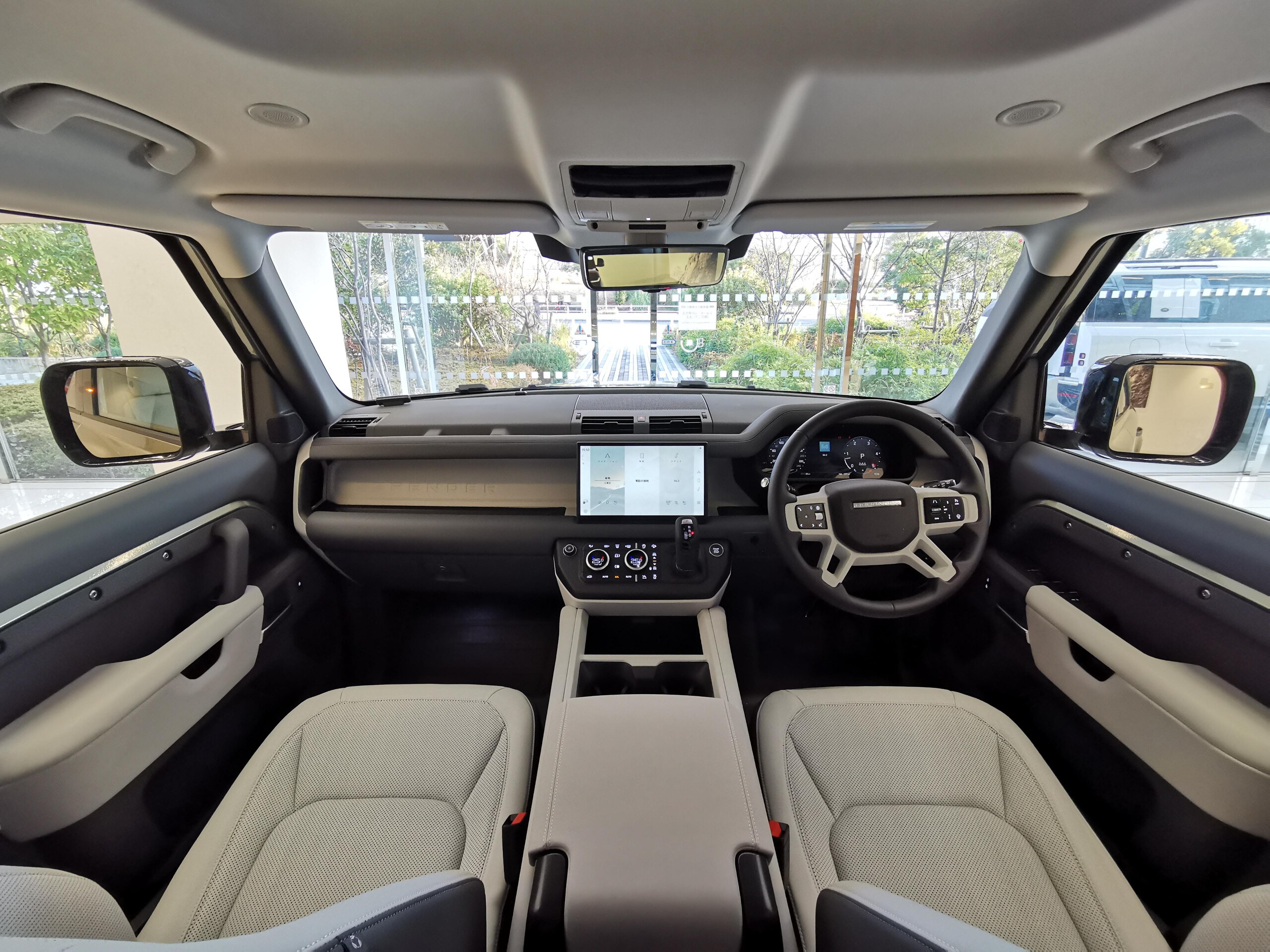 2025 Landrover Defender — photo 3