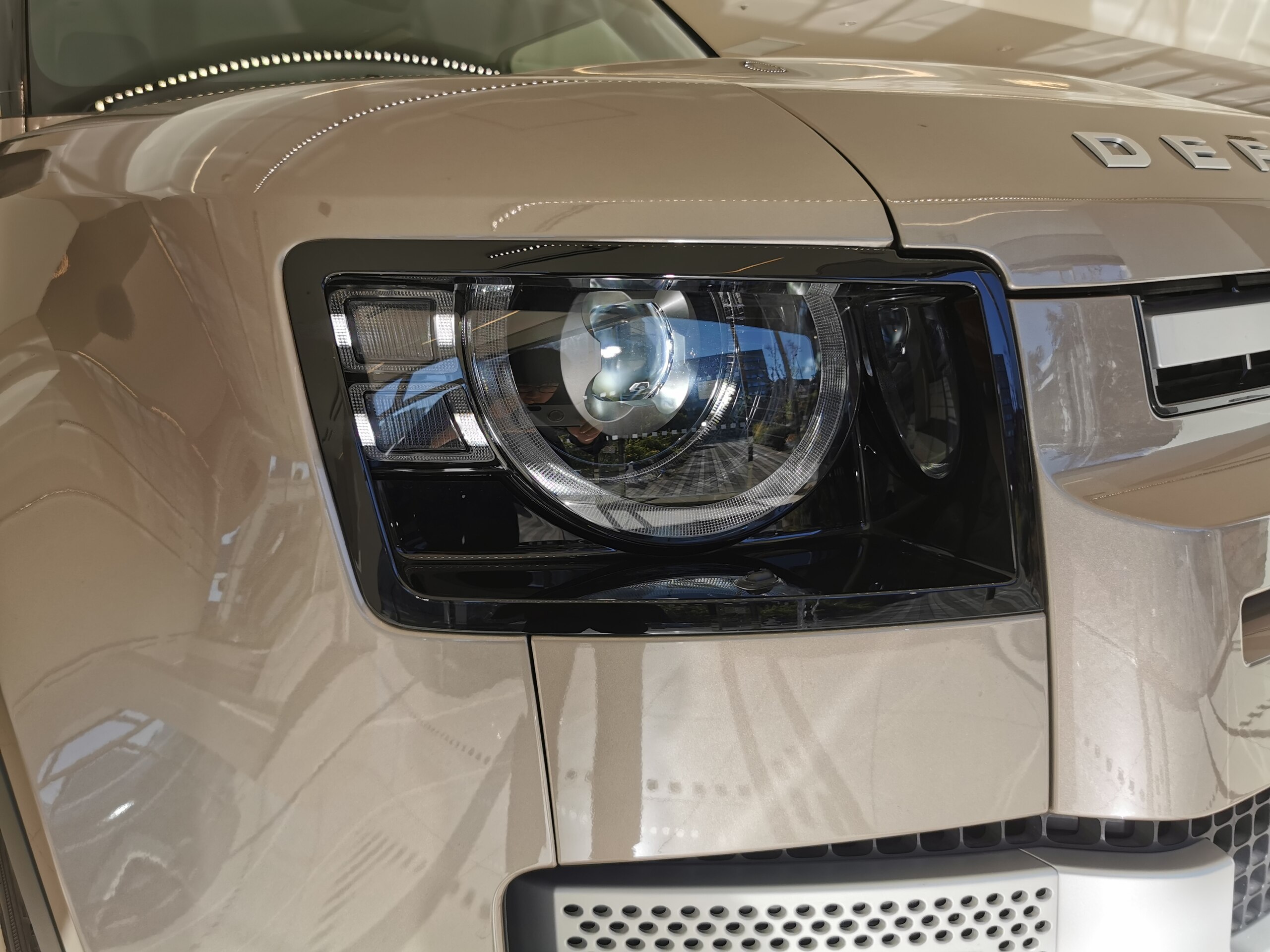 Land Rover Defender 90 SE 2.0L P300 4WD — photo 7