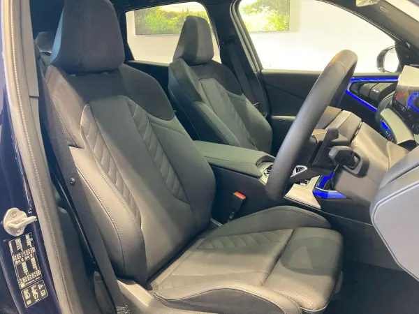 BMW X3 20d xDrive M Sport Diesel Turbo 4WD Former Company Demo Rental Individual Color: Tanzanite Blue Panorama Roof Comfort Package Seat Heater & Air Conditioner Steering Wheel Heater Harman Kardon Speakers Head-Up Display Surround View Camera (Tanzanite Blue) — photo 7
