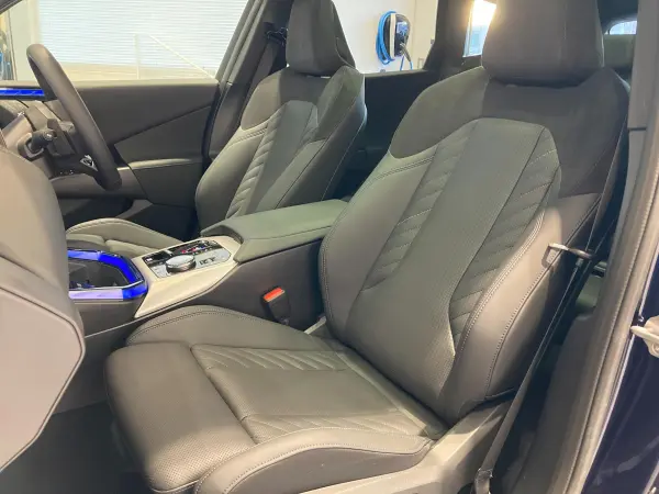 BMW X3 20d xDrive M Sport Diesel Turbo 4WD Former Company Demo Rental Individual Color: Tanzanite Blue Panorama Roof Comfort Package Seat Heater & Air Conditioner Steering Wheel Heater Harman Kardon Speakers Head-Up Display Surround View Camera (Tanzanite Blue) — photo 8