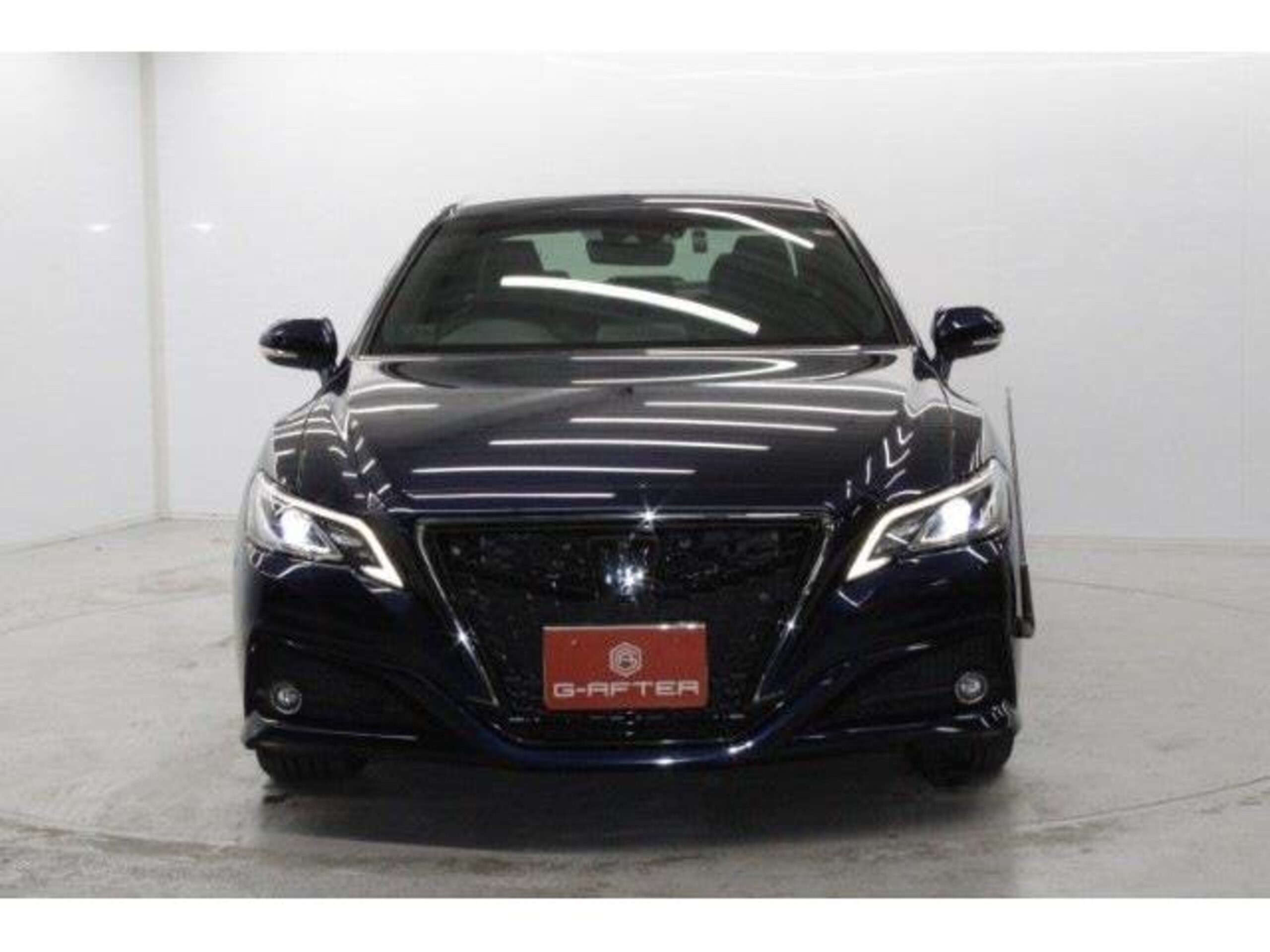 2019 Toyota Crown — photo 2