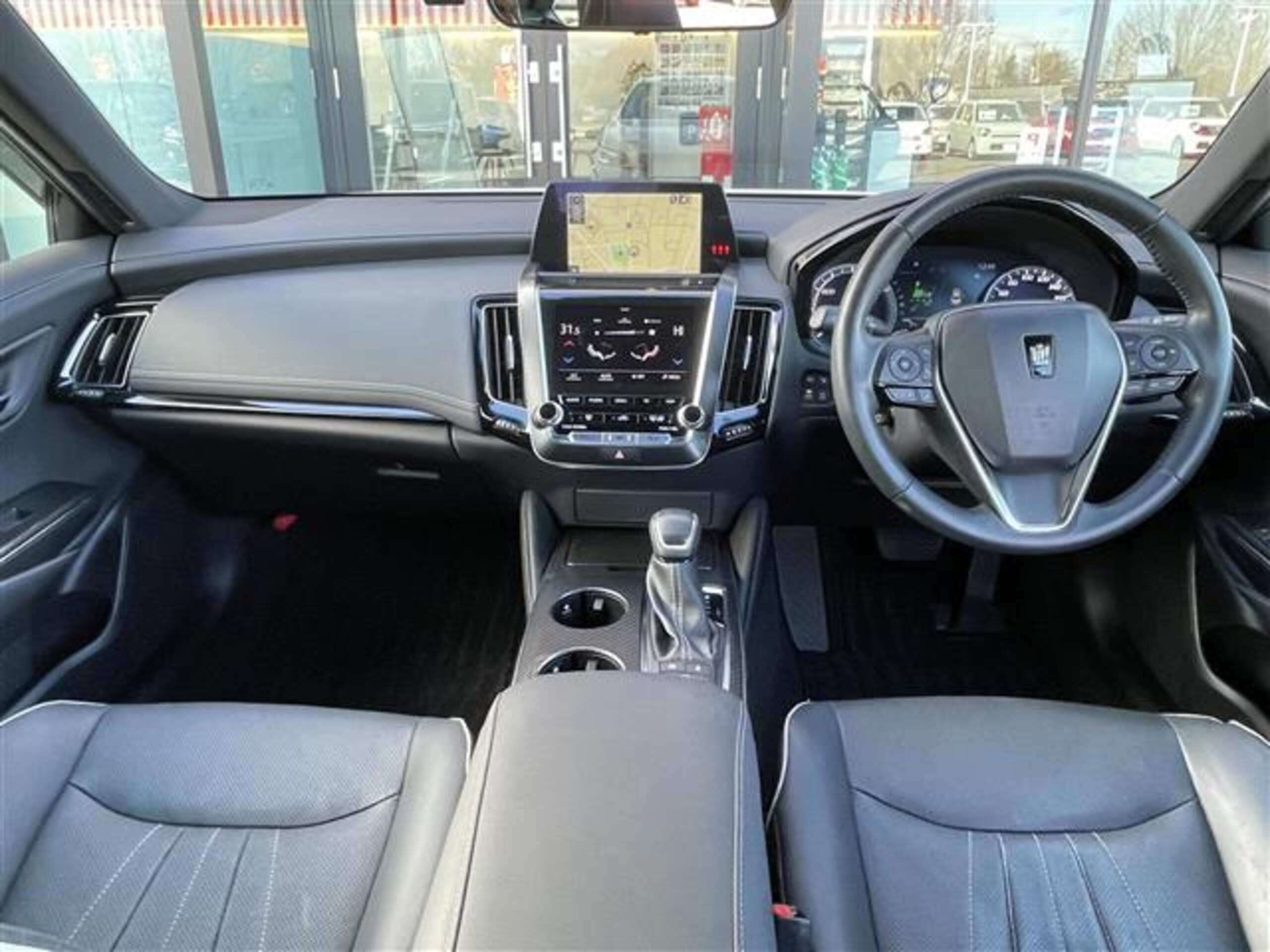 2019 Toyota Crown — photo 2