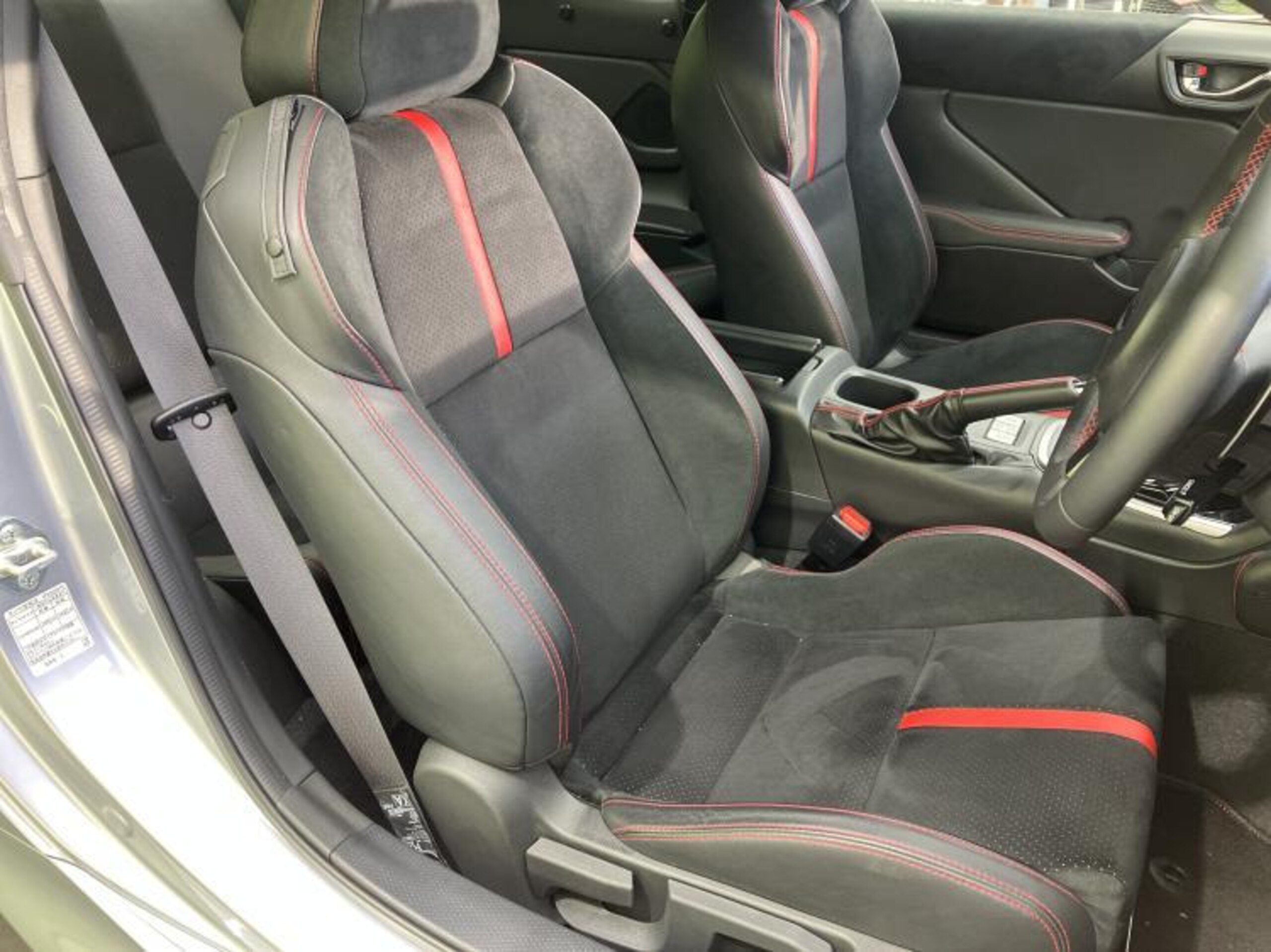 Subaru BRZ 2.4 S with Aftermarket 9-inch SD Navigation, EyeSight, Seat Heaters, Lane Departure Prevention, Half-Leather Seats, Front/Rear Dashcam, LED Headlamps, USB Jack, Bluetooth (Ice Silver Metallic) — photo 7