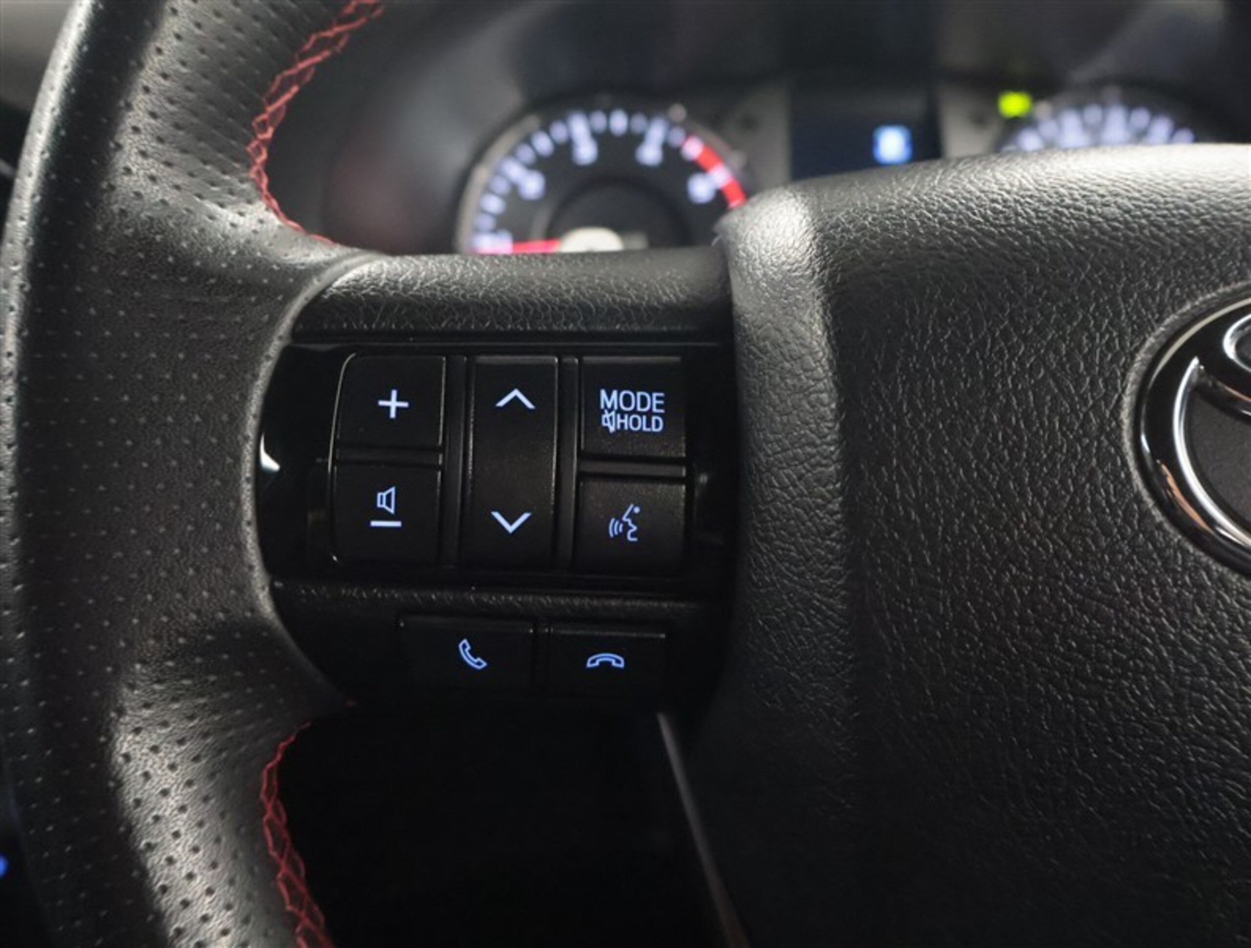 Toyota Hilux 2.4 Z GR Sport Diesel Turbo 4WD — photo 9