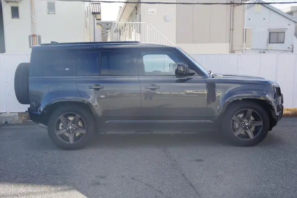 Land Rover Defender 110 X Dynamic SE 3.0L D300 Diesel Turbo 4WD — photo 9