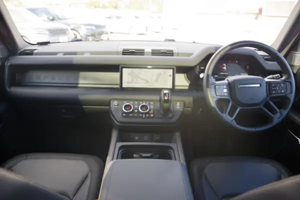 2023 Landrover Defender — photo 2