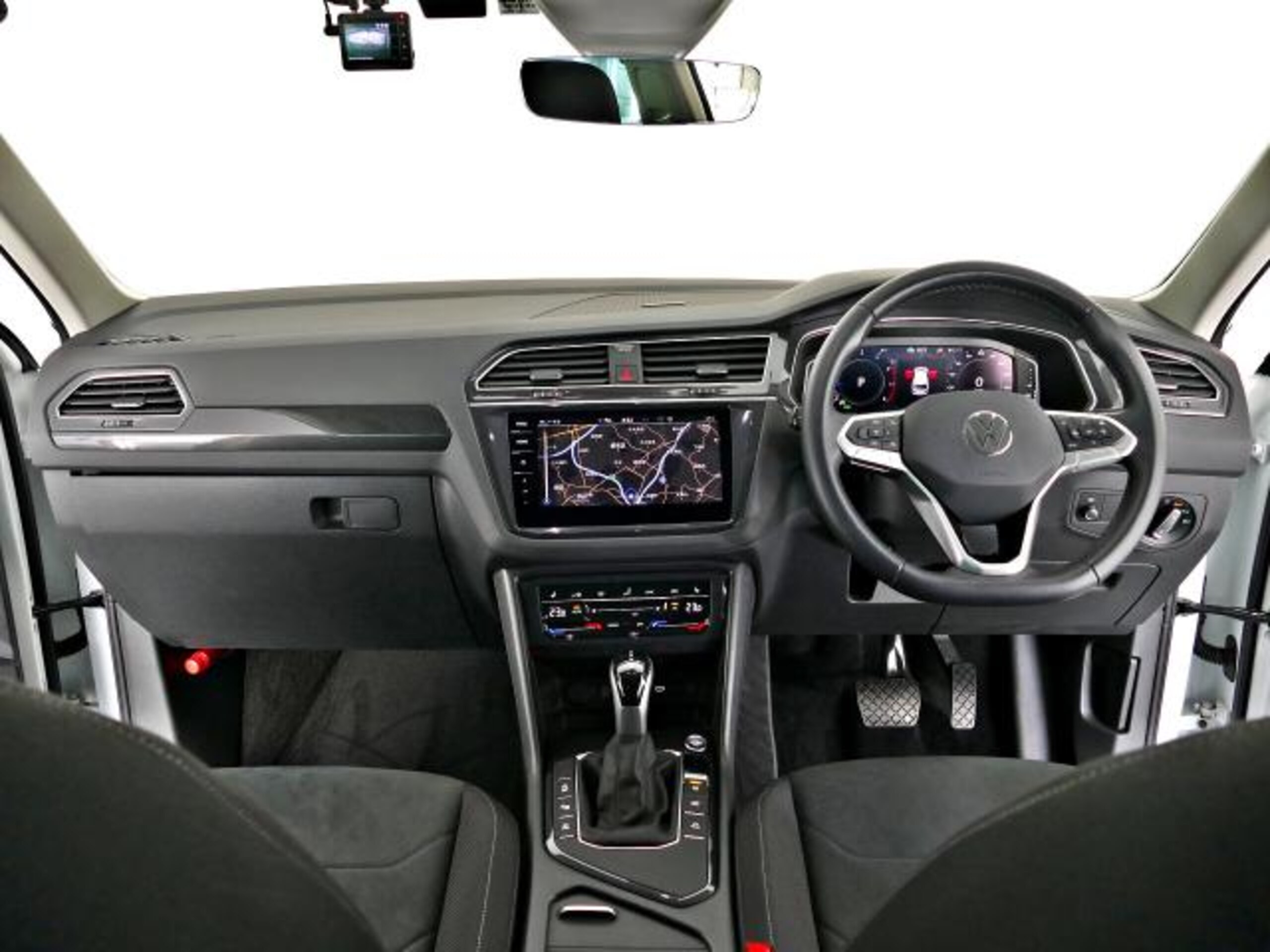 2022 Volkswagen Tiguan — photo 2