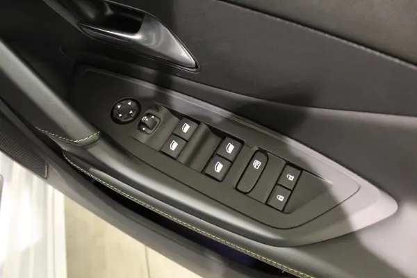 Peugeot 308GT Hybrid — photo 9