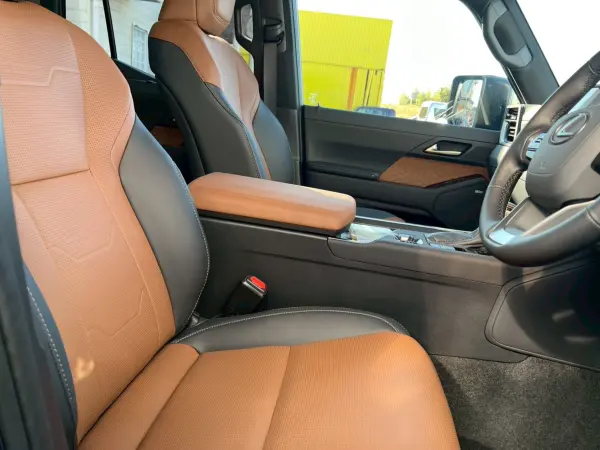 Lexus GX550 Version L 4WD Modellista Auto Step One-Owner Non-Smoking Car 22-inch Alloy Wheels Glass Roof Brown Interior All-Around Monitor Bluetooth Audio ETC 3-Row Seats (Graphite Black Glass Flake) — photo 8