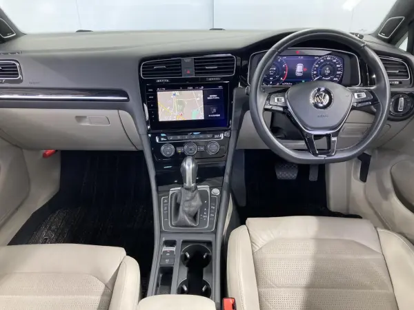 2019 Volkswagen Golf — photo 2