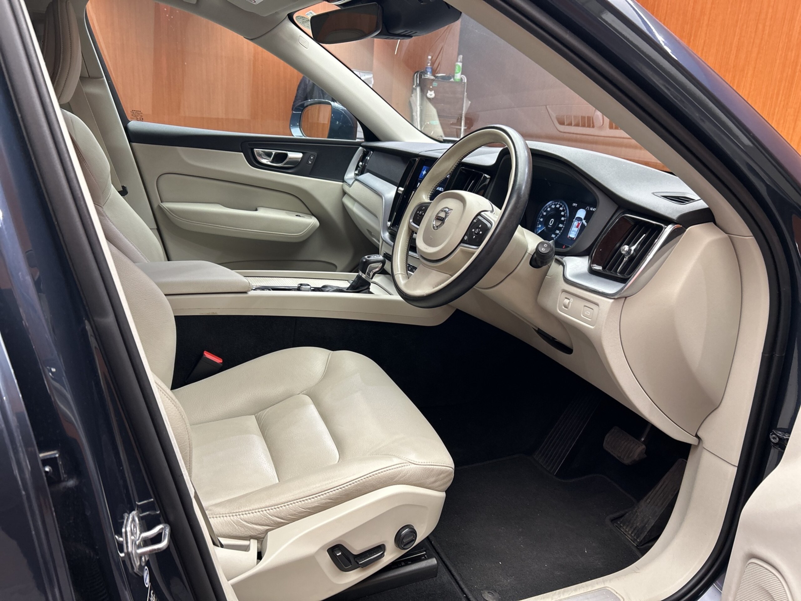 2020 Volvo Xc60 — photo 3