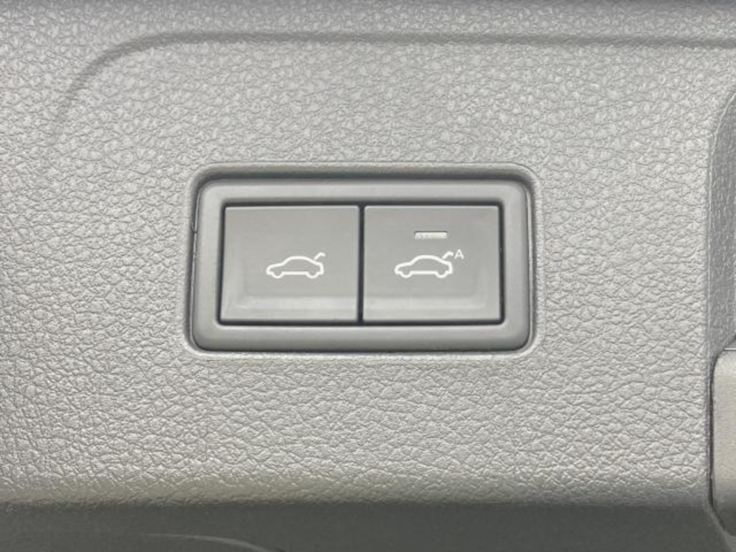 Volkswagen Passat Variant TDI Elegance Advance Diesel Turbo 18-inch AW Matrix LED Leather Seats Seat Heater/Ventilation Travel Assist Lane Change Assist Parking Assist Power Tailgate Apple Car Play Surround View Camera (Manganese Gray Metallic) — photo 7