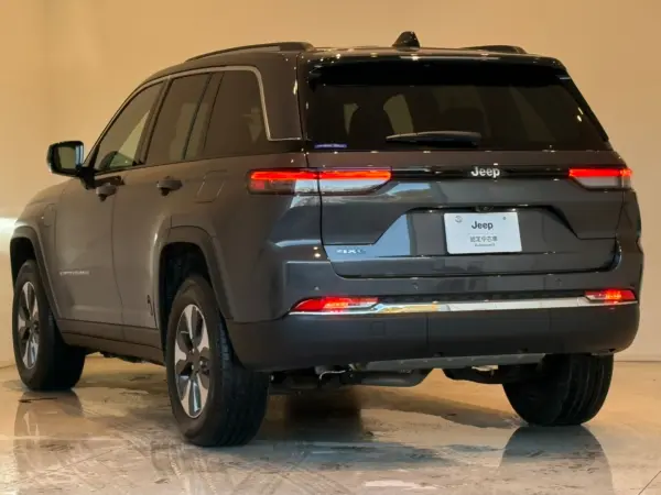 2023 Jeep Grand Cherokee — photo 3