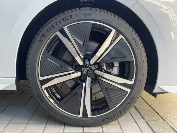 Peugeot 308GT Hybrid — photo 8