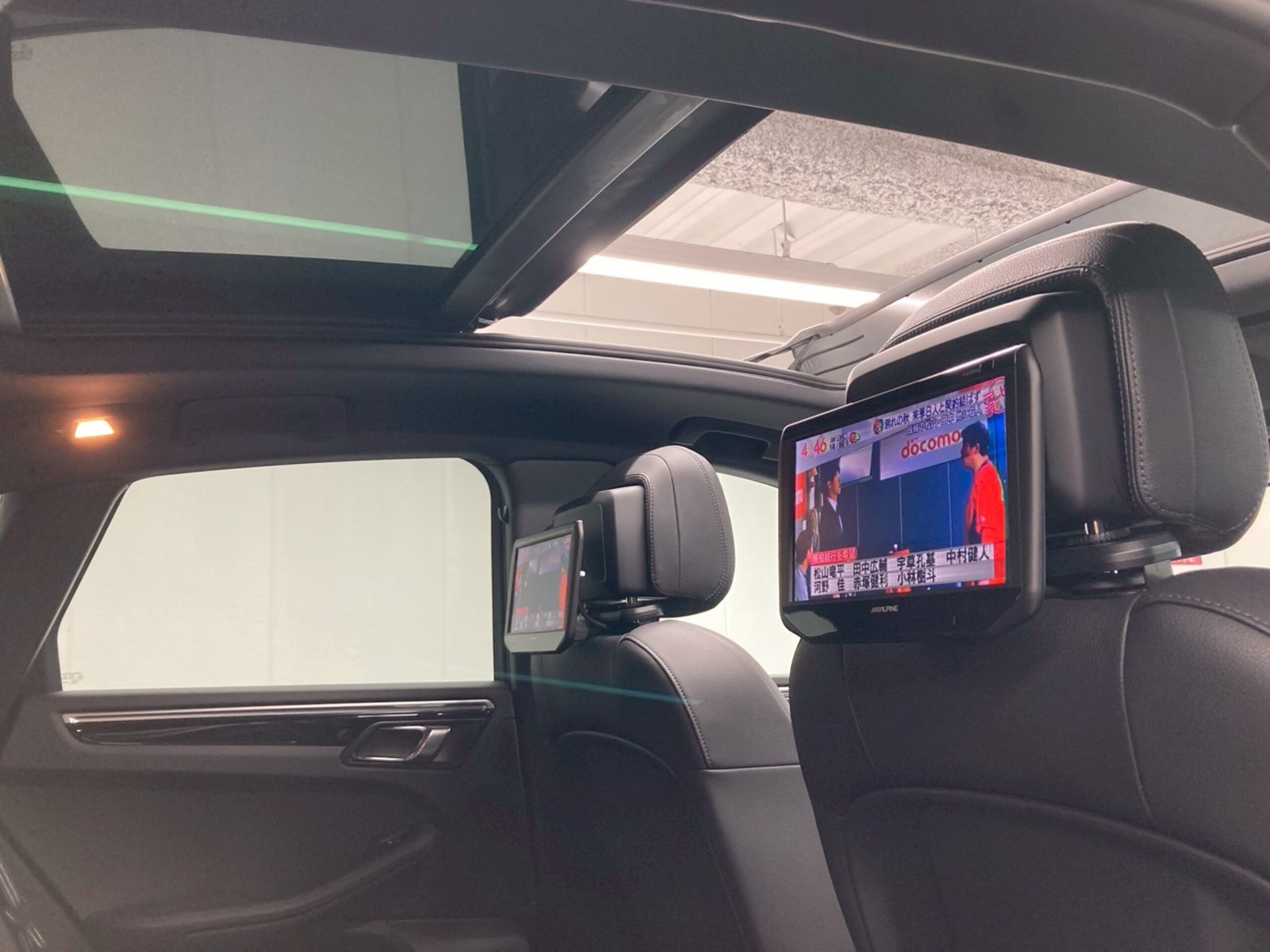 2021 Porsche Macan — photo 2