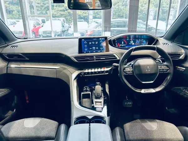 2021 Peugeot 3008 — photo 2