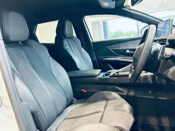 Peugeot 3008 GT Line BlueHDi Diesel Turbo ACC Genuine Navigation TV Back/Side Camera Apple CarPlay Genuine 18-inch AW LED Headlights Power Tailgate Wireless Charging BSM Half Leather D-Memory Power Seat Seat Heater Paddle Shift Roof Rail (Pearl White) — photo 9