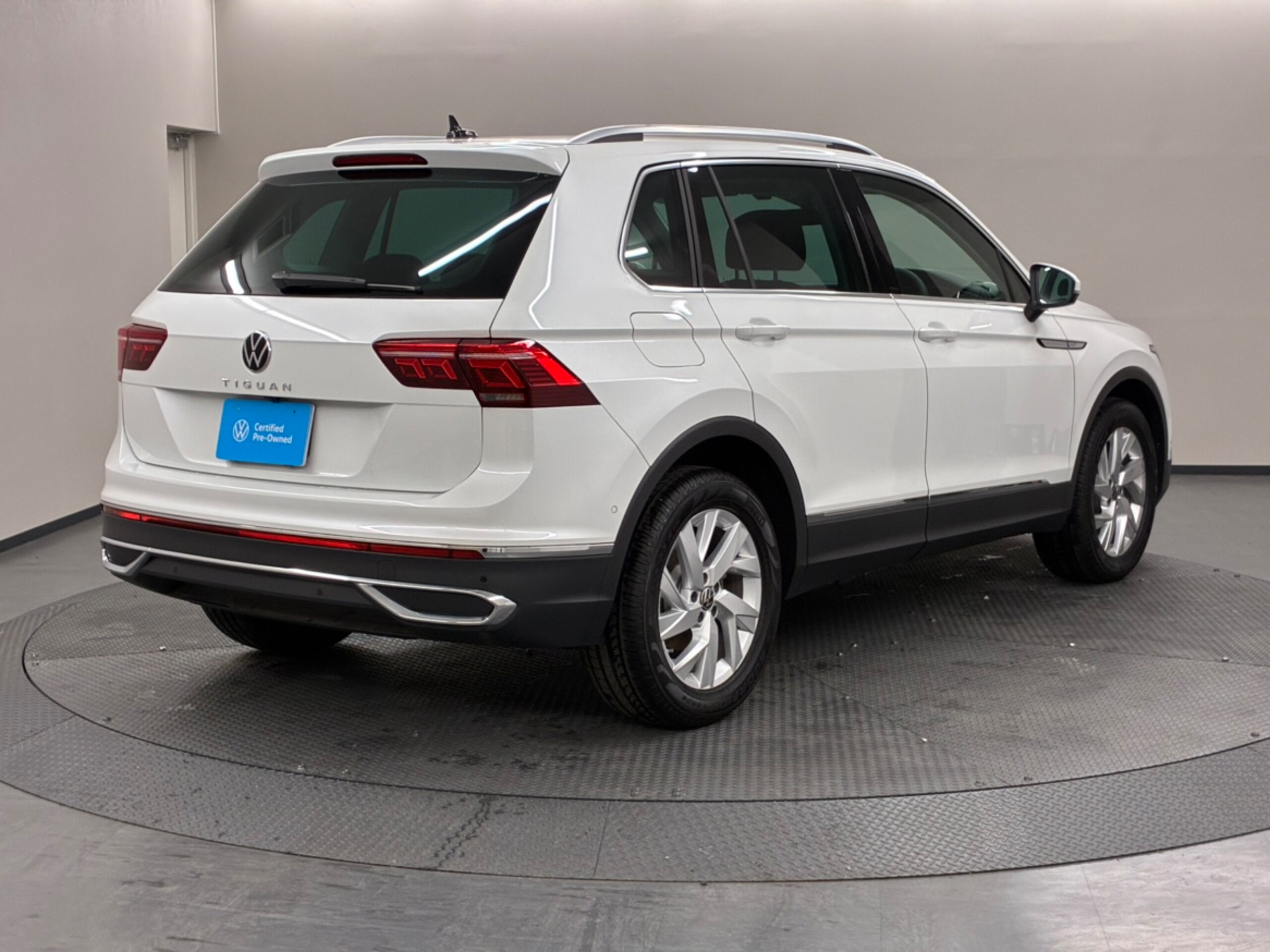 2024 Volkswagen Tiguan — photo 2