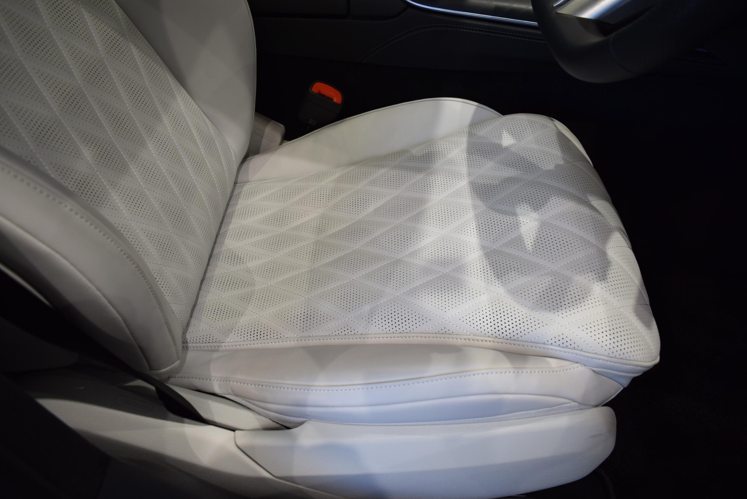 Mercedes-Benz E-Class Wagon E200 Avantgarde AMG Line Package (ISG Model) MP202501 Demo Car, Leather EX, Panoramic Roof (Obsidian Black) — photo 8