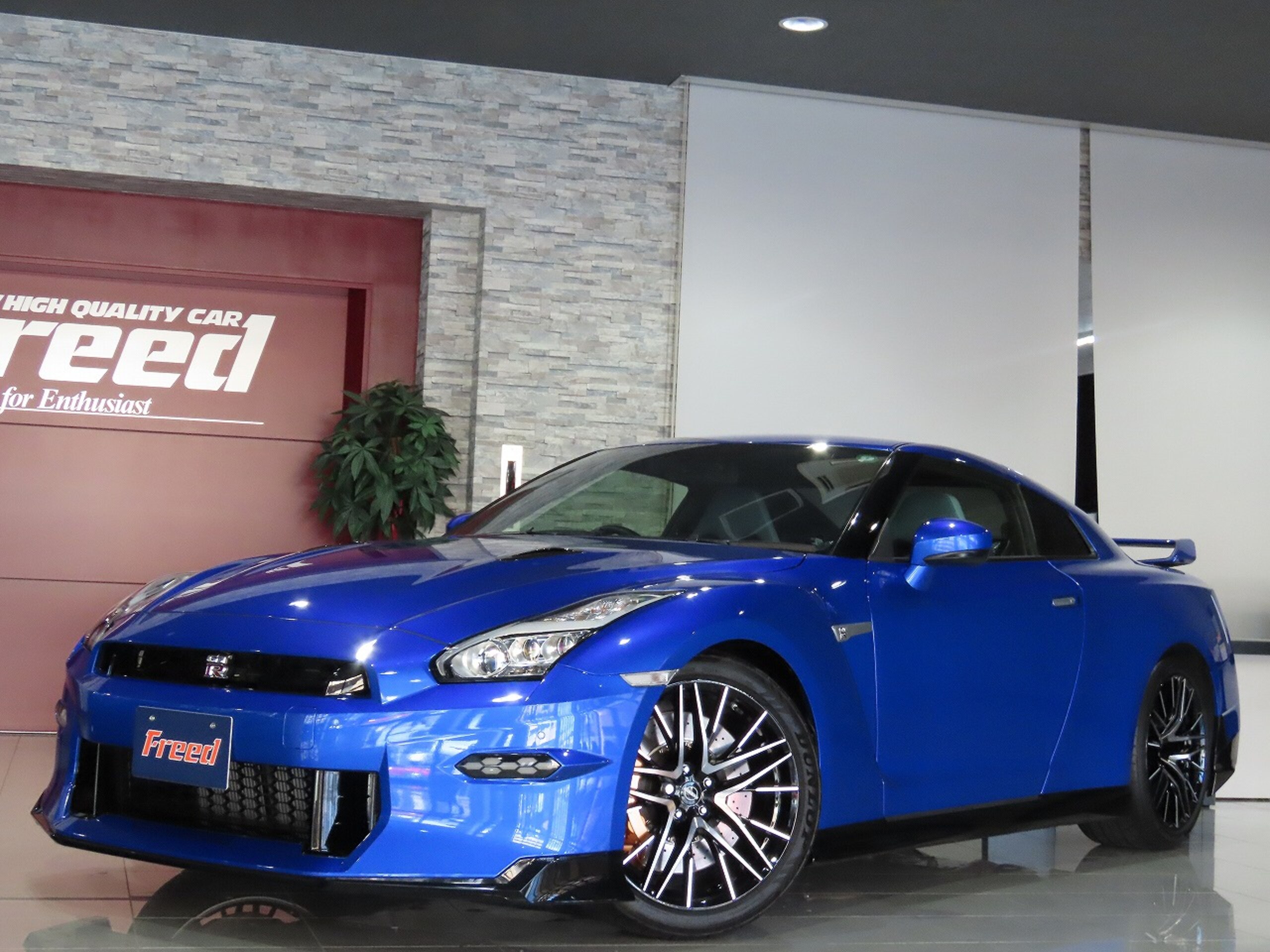 2024 Nissan Gt-r — photo 3