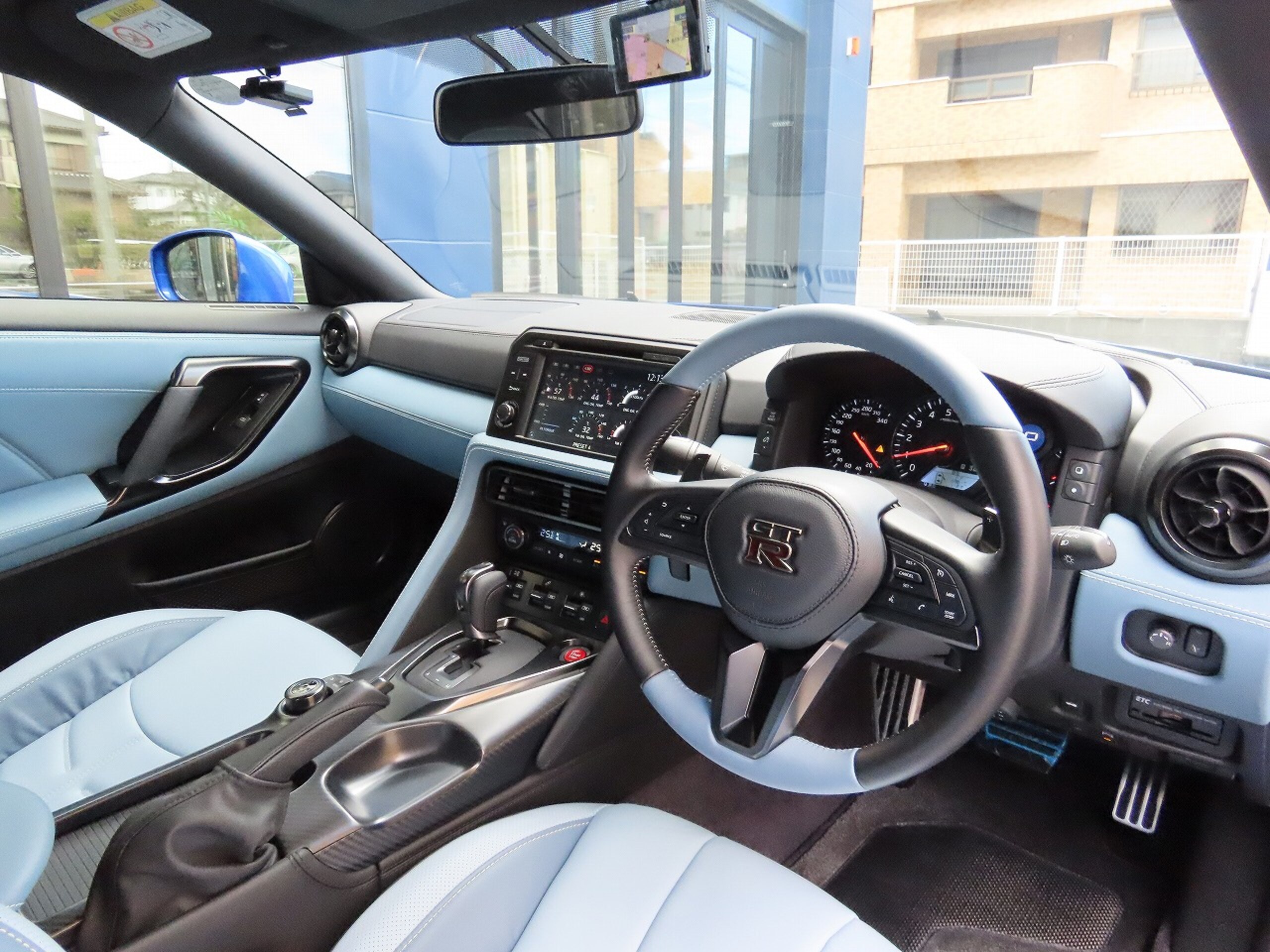 2024 Nissan Gt-r — photo 2