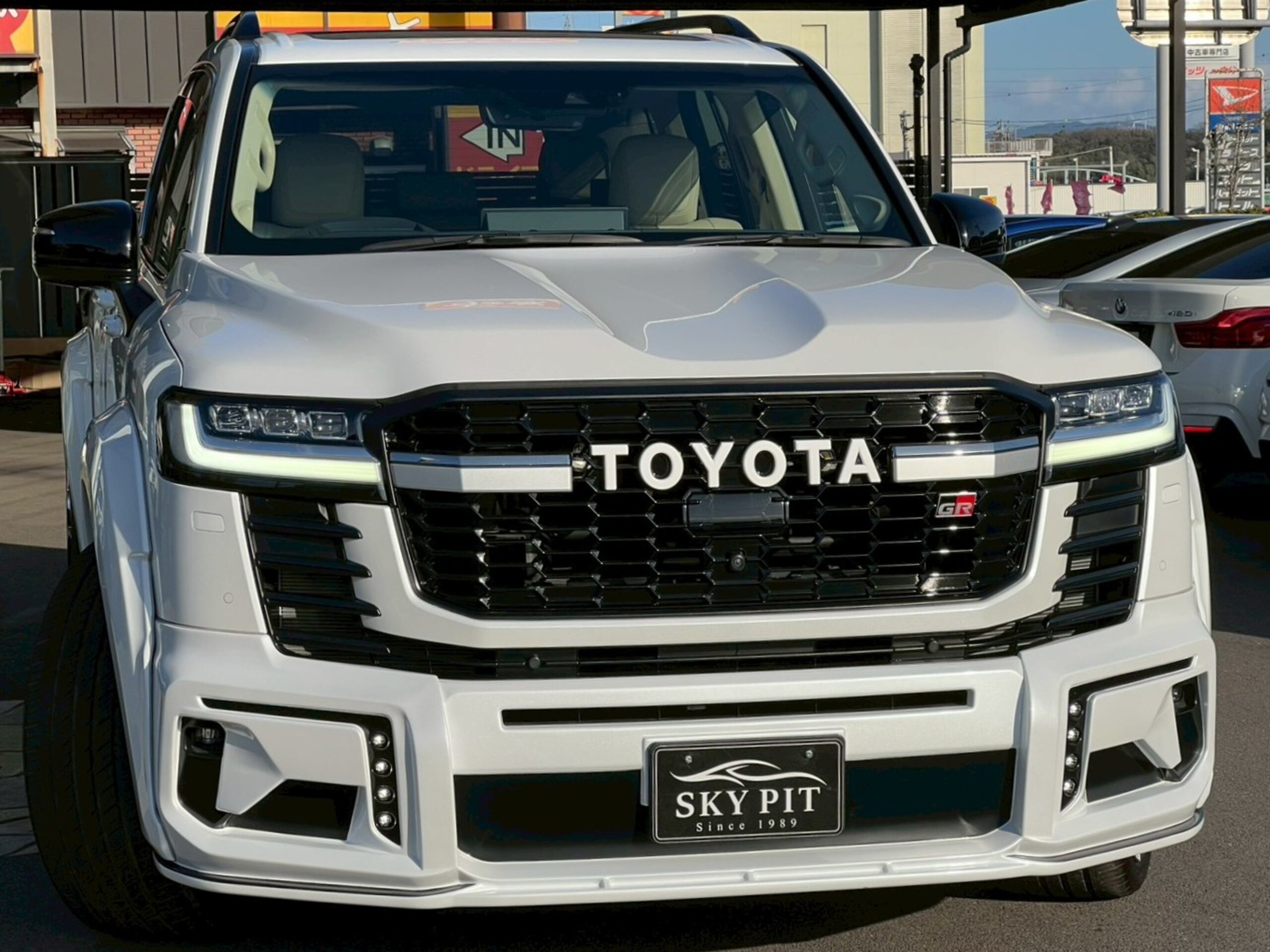 Toyota Land Cruiser 300 3.5 ZX 4WD with WALD Aero Kit, 24-inch AW Wheels, Quad Exhaust, Electric Rear Diff Lock, Cool Box, Rear Entertainment, Hitch Member, GR Grille, and Factory Muffler — photo 9