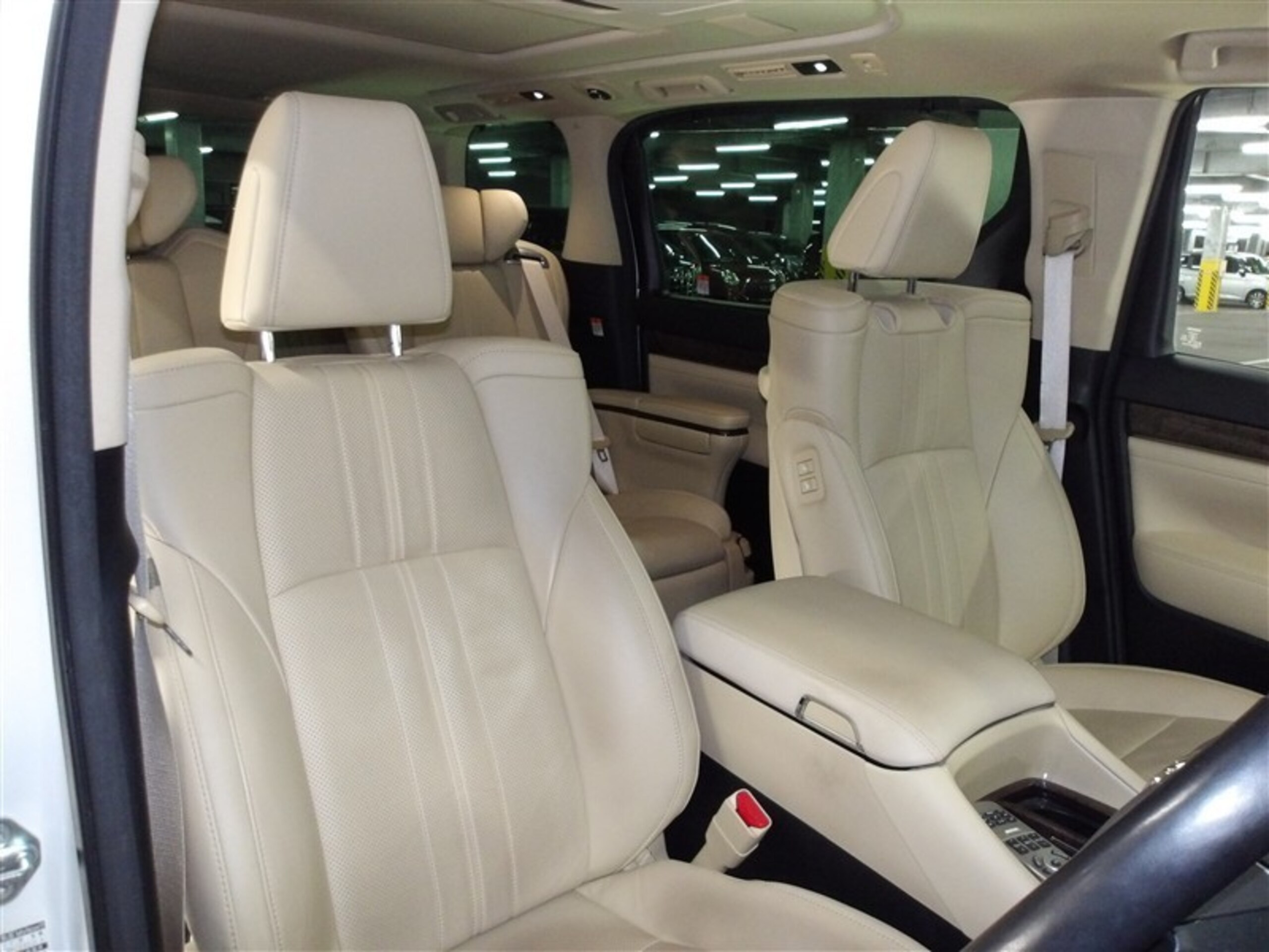 Toyota Alphard Hybrid 2.5 Executive Lounge E-Four 4WD — photo 7