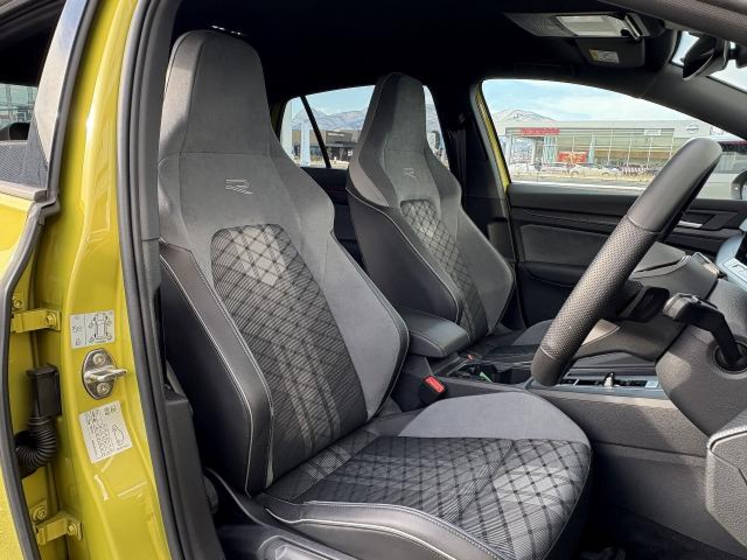 Volkswagen Golf eTSI R-Line Certified Pre-Owned (CPO) — photo 8