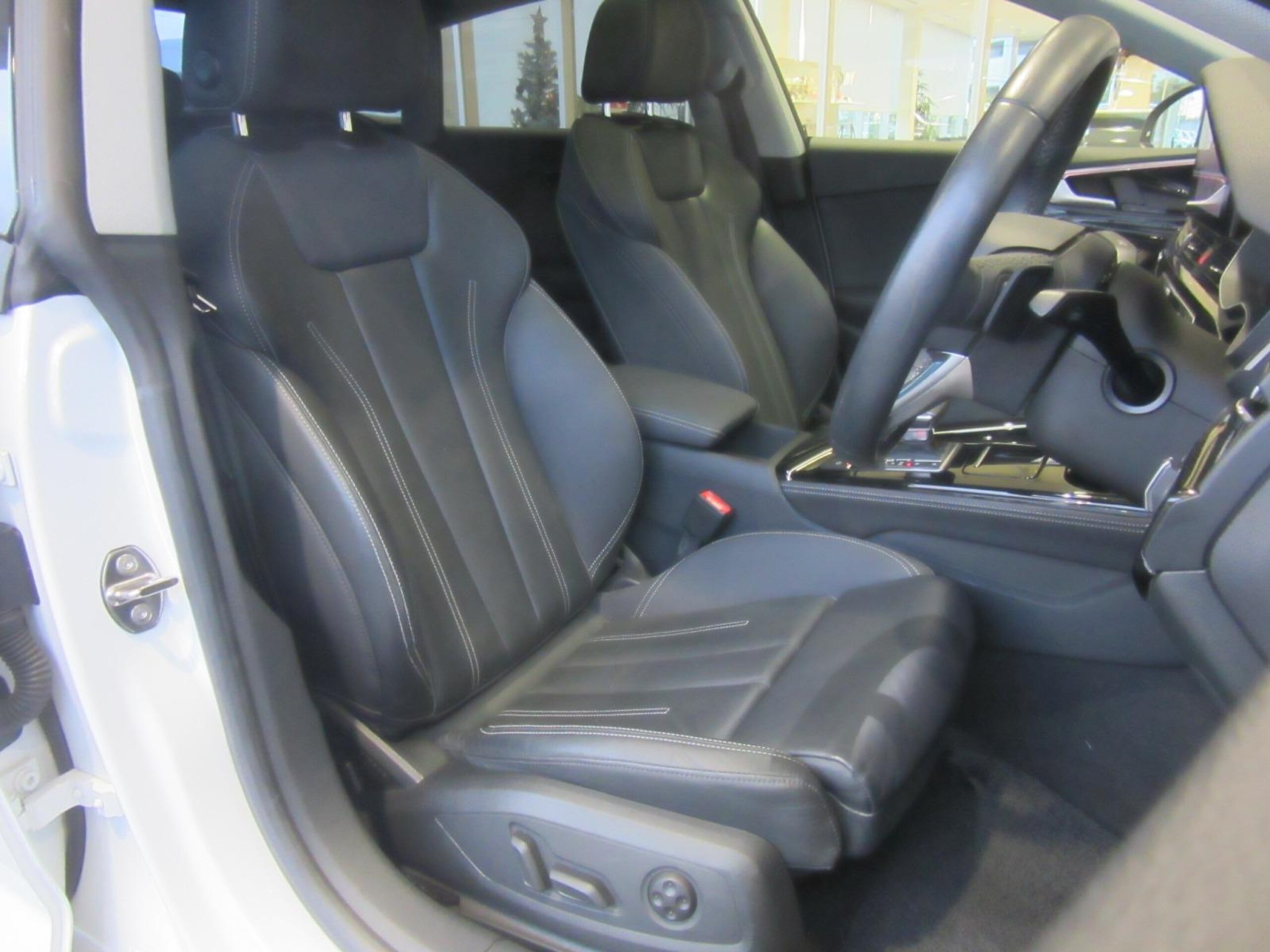 Audi A5 Sportback 45 TFSI Quattro Advanced One Owner Luxury Package Comfort Package Panoramic Sunroof Decorative Panel Piano Black — photo 8