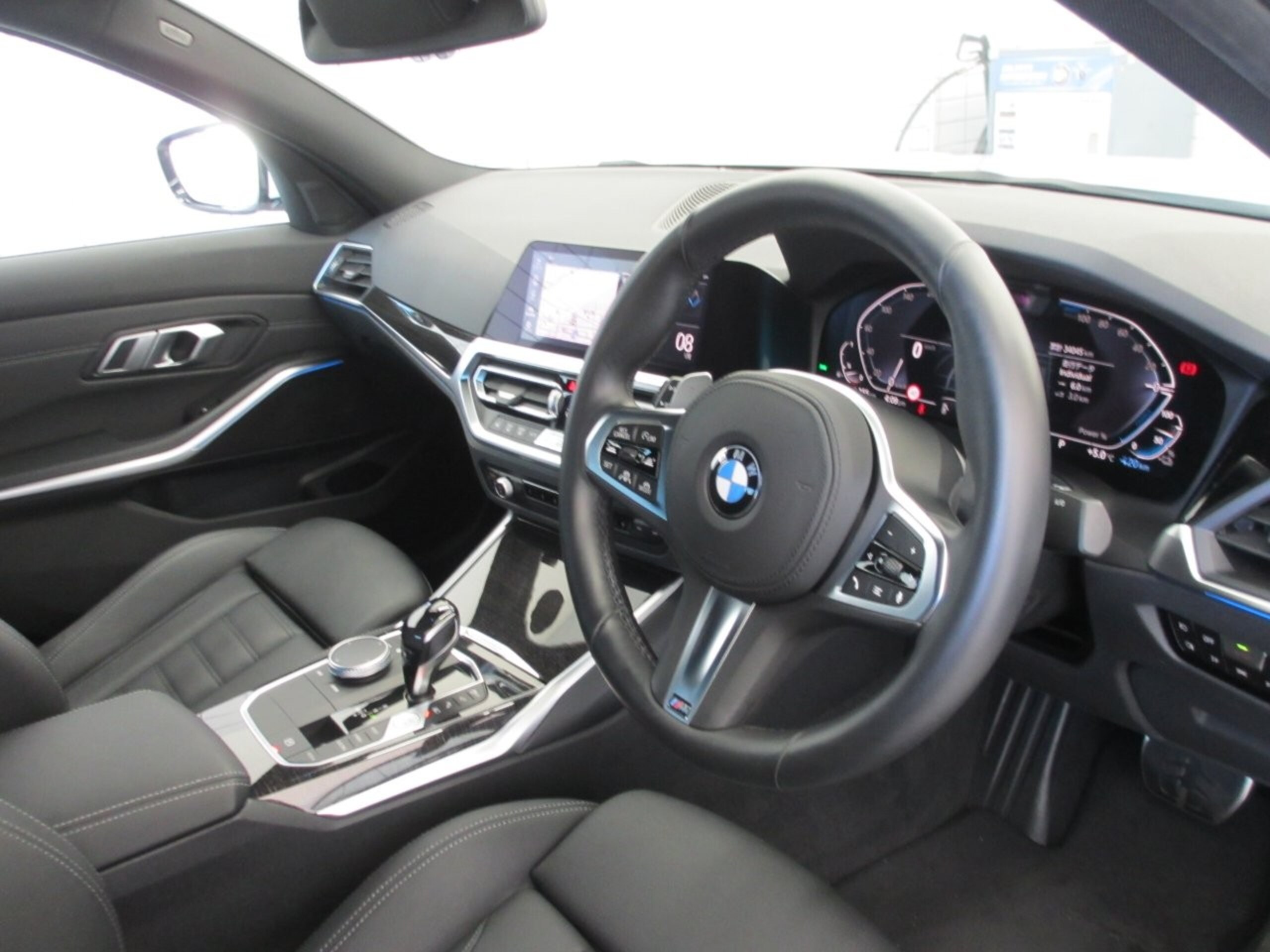 BMW 3 Series 330e M Sport Highline Package One Owner PHEV Model 19-inch Alloy Wheels Black Leather — photo 8