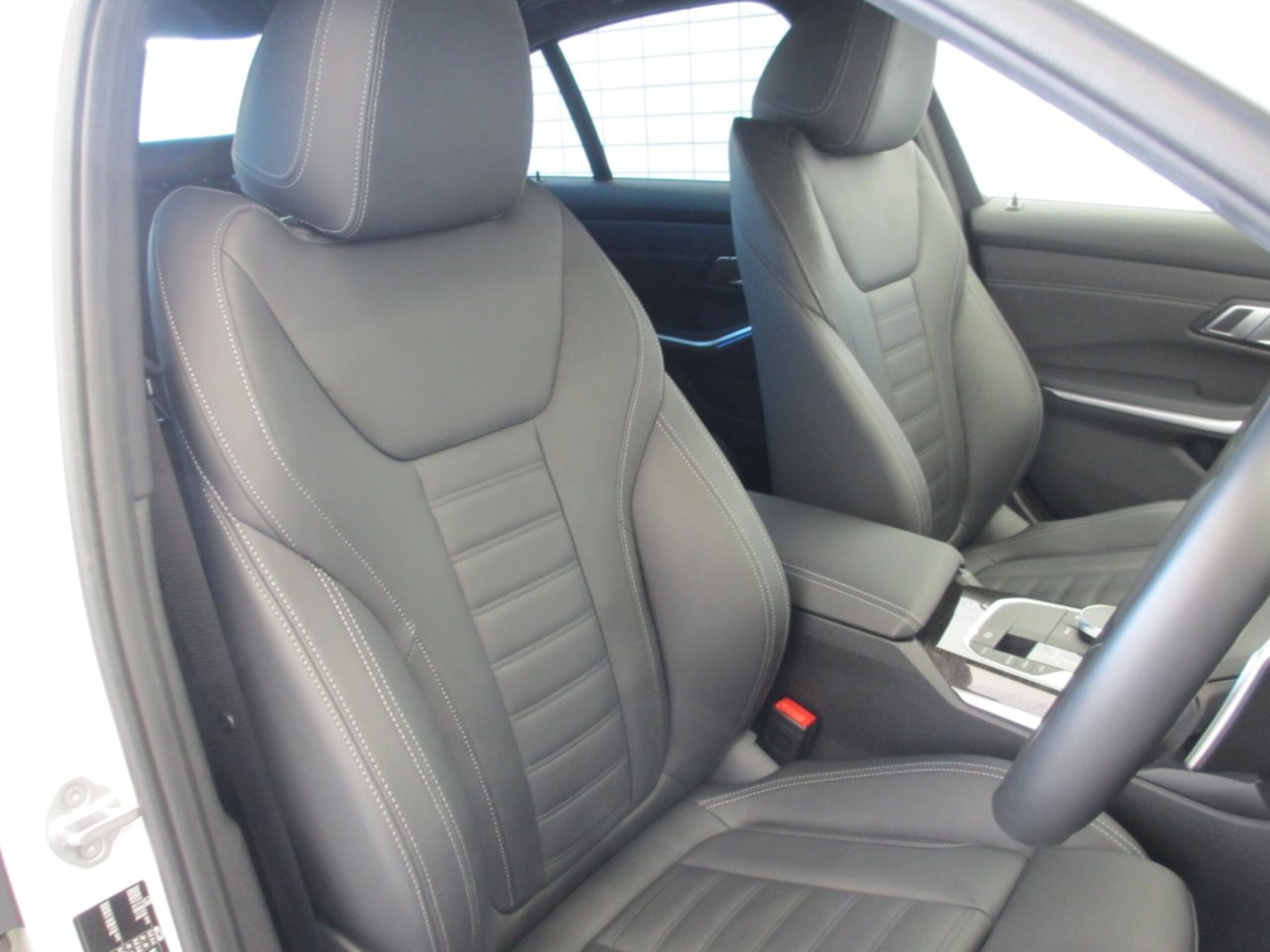 BMW 3 Series 330e M Sport Highline Package One Owner PHEV Model 19-inch Alloy Wheels Black Leather — photo 9