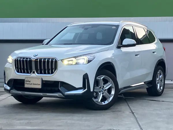 BMW X1 xDrive20d xLine DCT Diesel Turbo 4WD Demo Car - Black Veganza Leather Seats, Curved Display, Surround View Camera, Seat Heaters, Power Trunk, Active Cruise Control, Head-Up Display, Power Seats, Apple CarPlay (Alpine White)