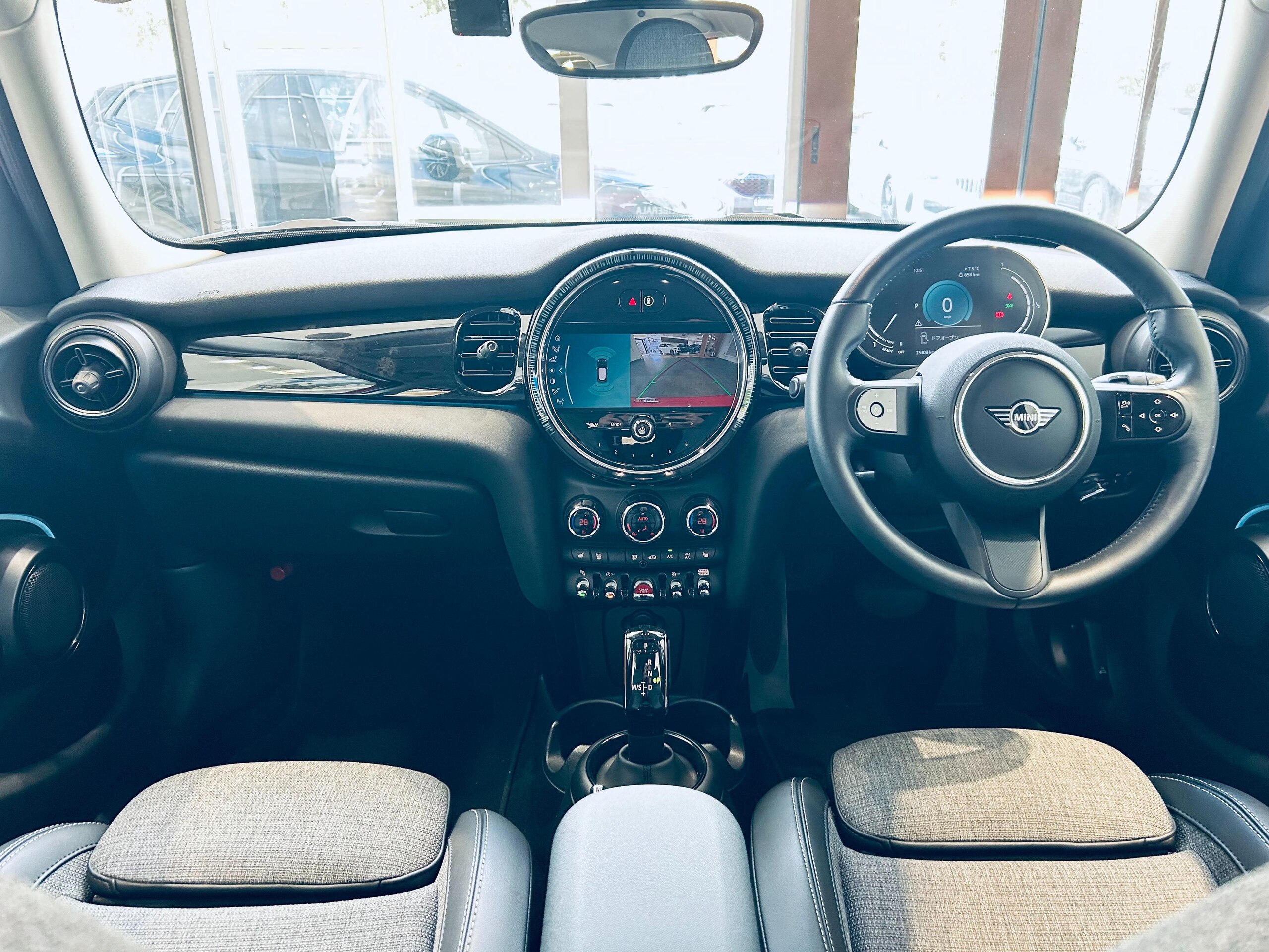 2022 Mini Cooper — photo 2