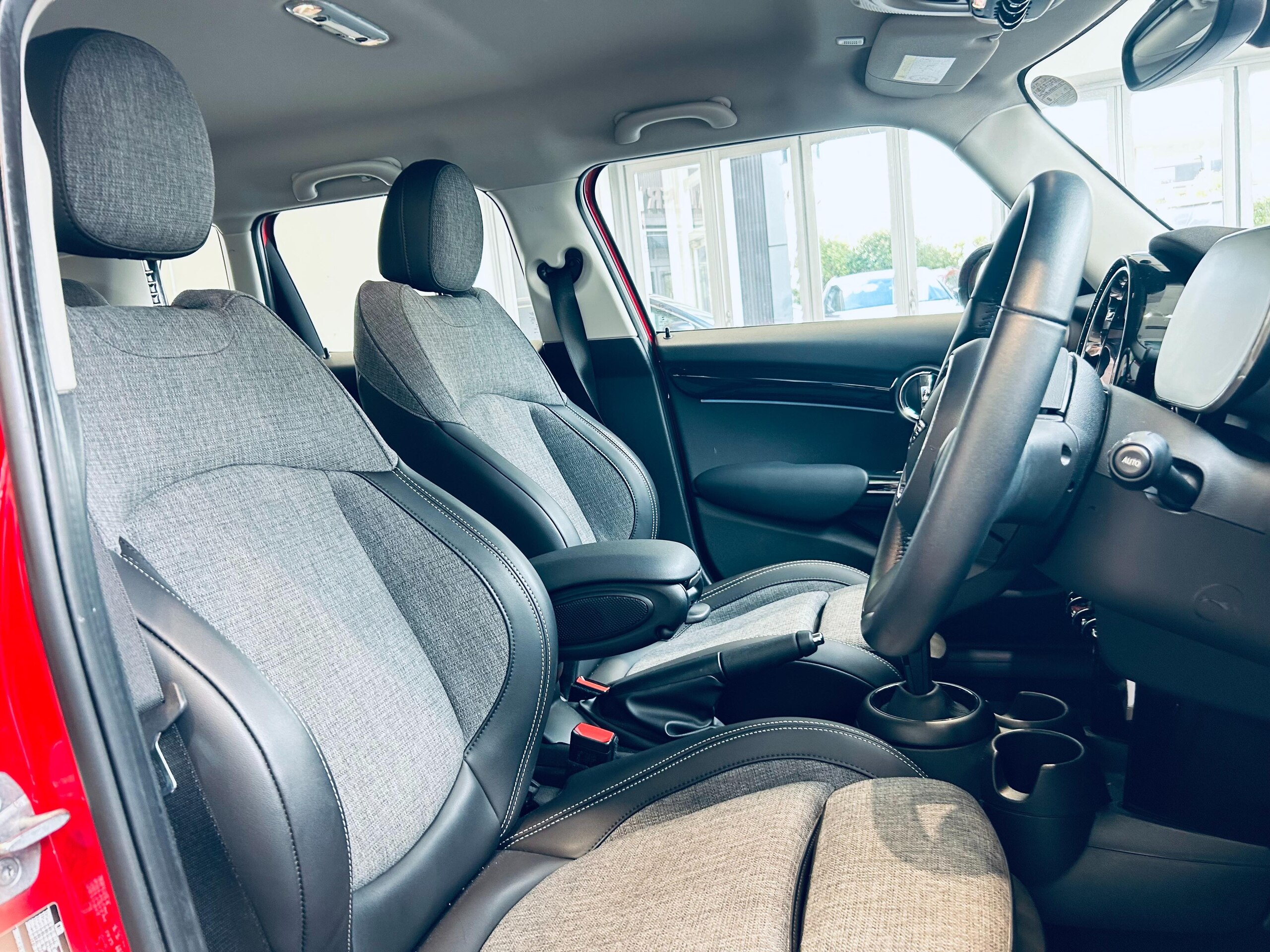 Mini Cooper D 5-Door DCT Classic Trim Driving Assist P Pepper P Intelligent Safety Genuine Display Audio Apple CarPlay Backup Camera Genuine 16-inch AW LED Headlights Half Leather Cruise Control Clearance Sonar (Chili Red Solid) — photo 9