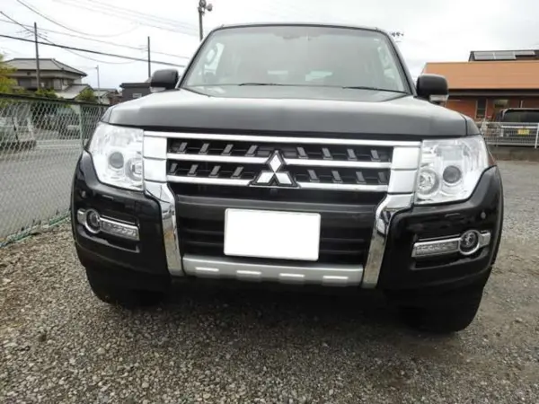 2019 Mitsubishi Pajero — photo 2