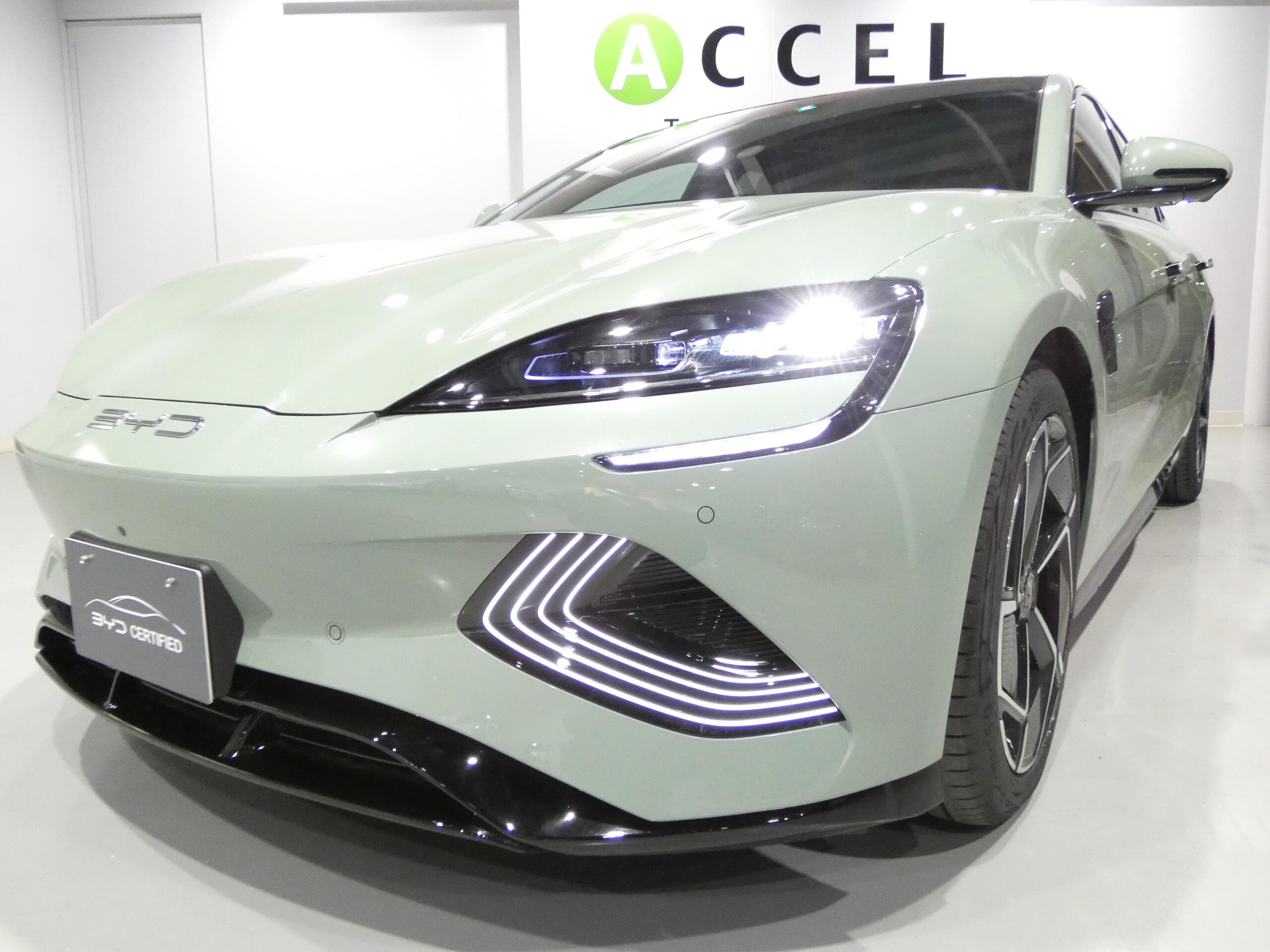 BYD Seal AWD LFP 82kW Battery ACC Nappa Leather Seats V2H Rotating 15.6-inch Display Head-up Display Seat Heaters Ventilation (Pale Green) — photo 8