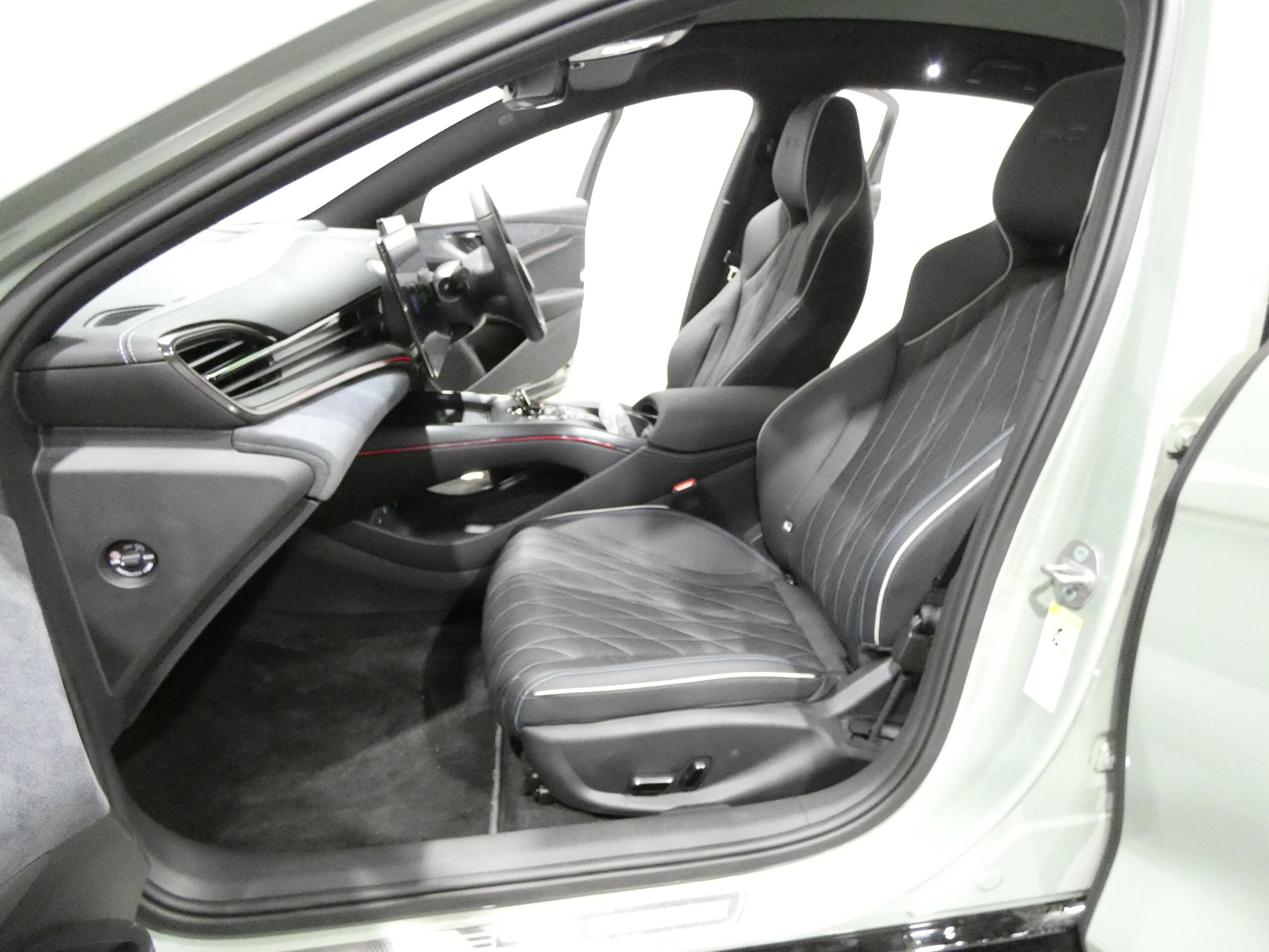 BYD Seal AWD LFP 82kW Battery ACC Nappa Leather Seats V2H Rotating 15.6-inch Display Head-up Display Seat Heaters Ventilation (Pale Green) — photo 9