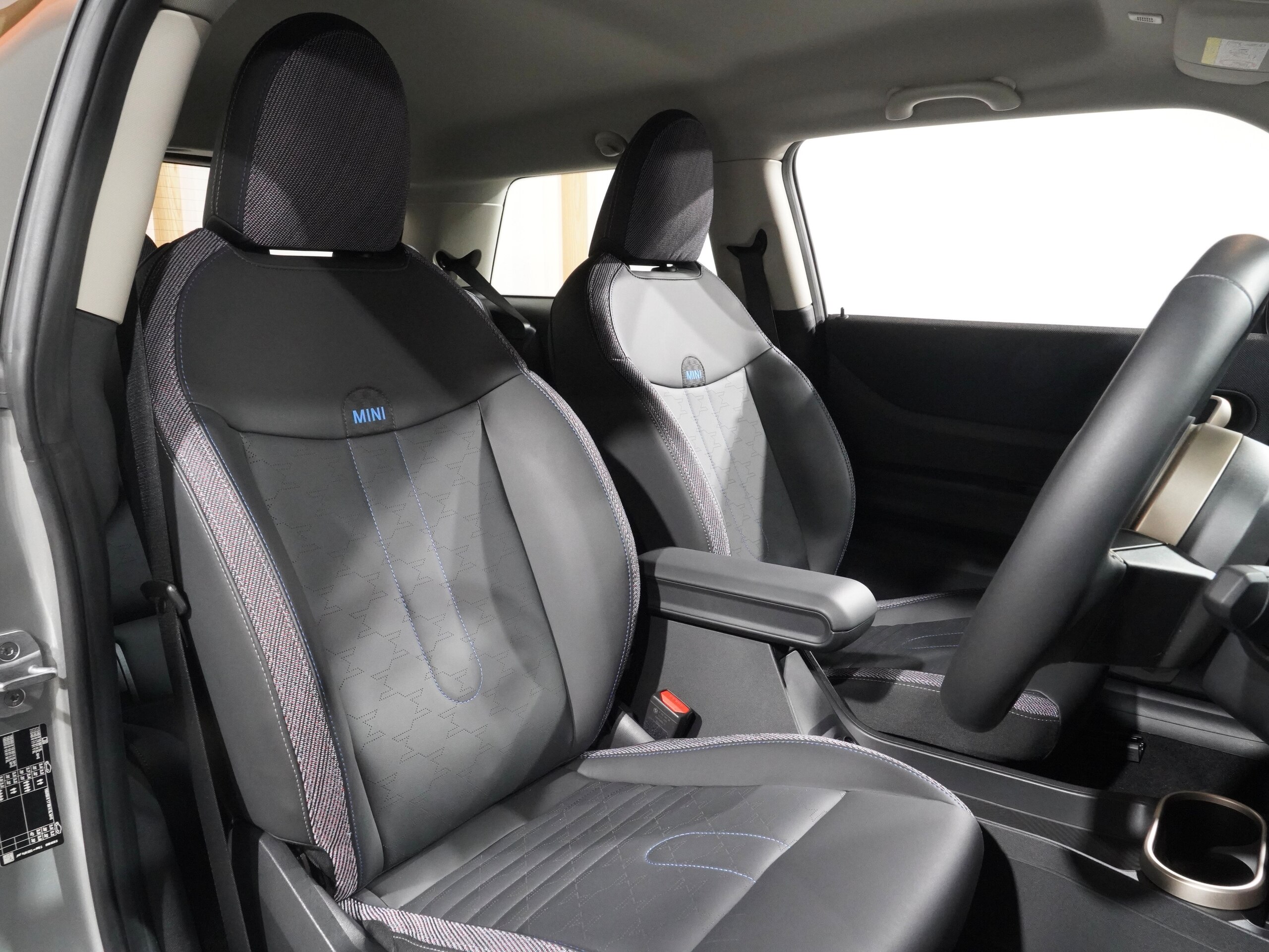 2025 Mini Cooper — photo 3