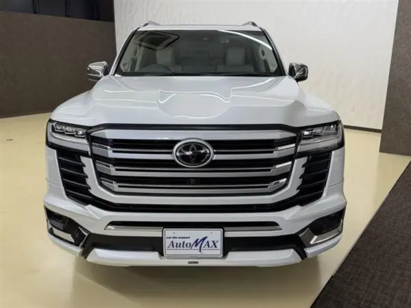 2023 Toyota Landrcuiser 300 — photo 2