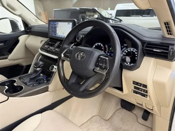 Toyota Land Cruiser 300 3.5 ZX 4WD (Pearl) — photo 9