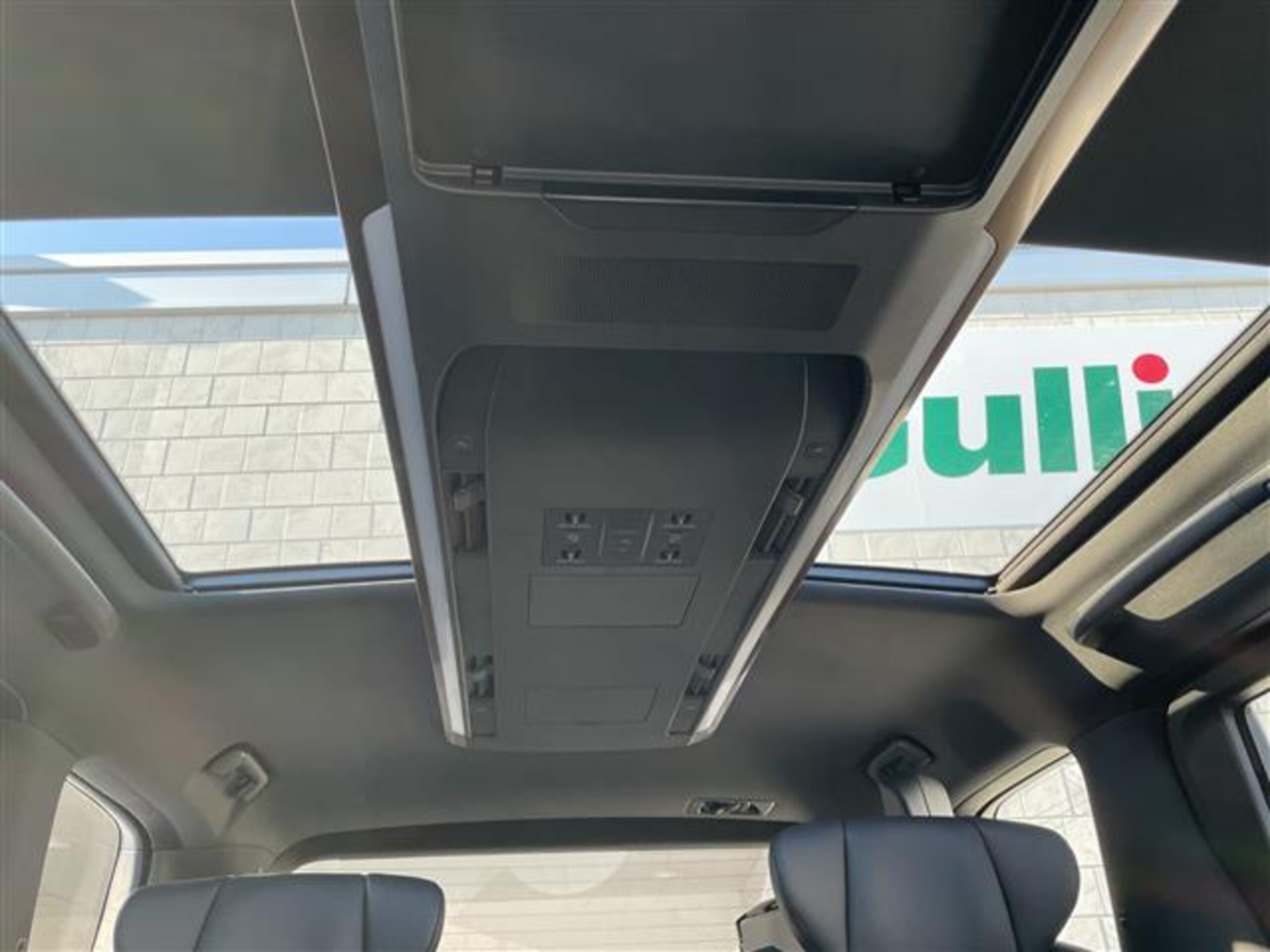 2025 Toyota Alphard — photo 2