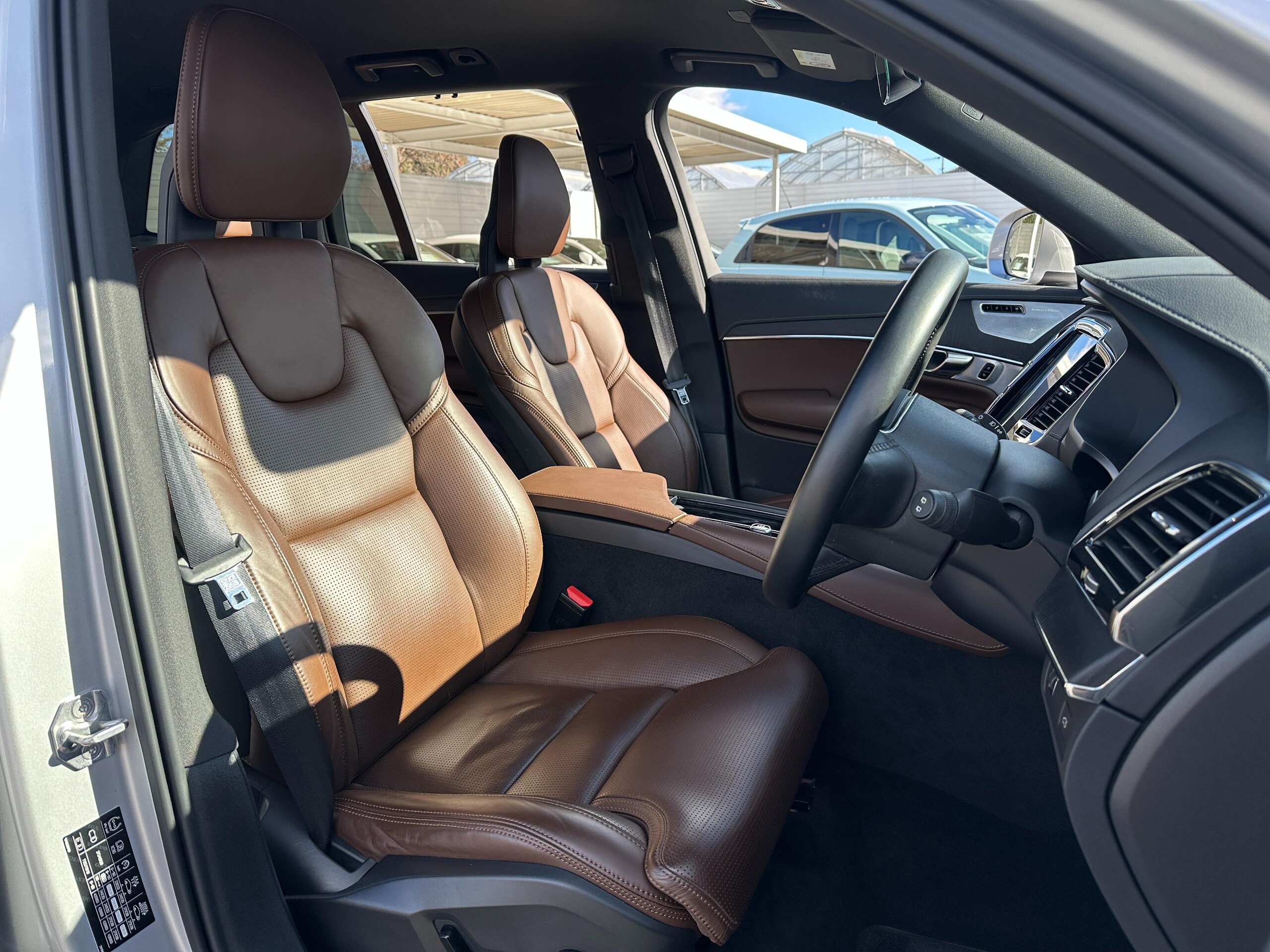 Volvo XC90 B6 AWD Inscription 4WD with Bowers & Wilkins Sound, Factory Navigation, 360° Camera, ETC, Seat Air Conditioning, Seat Heaters, Head-Up Display, Full-Seg TV, Active Cruise Control, Blind Spot Monitor, Smart Key (Bright Silver) — photo 7