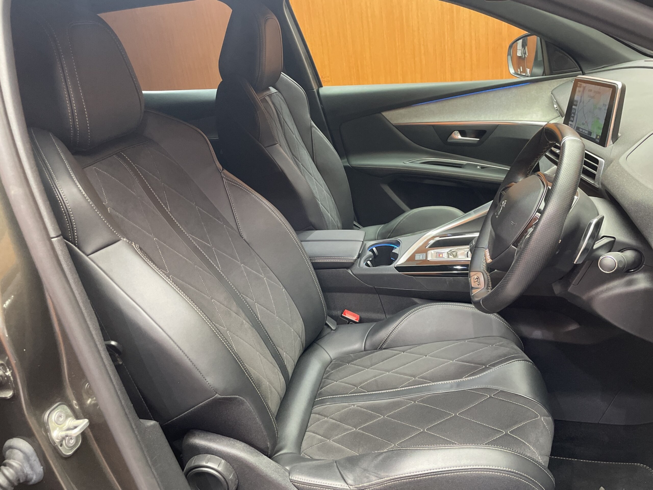 Peugeot 3008 GT BlueHDi Diesel Turbo — photo 8