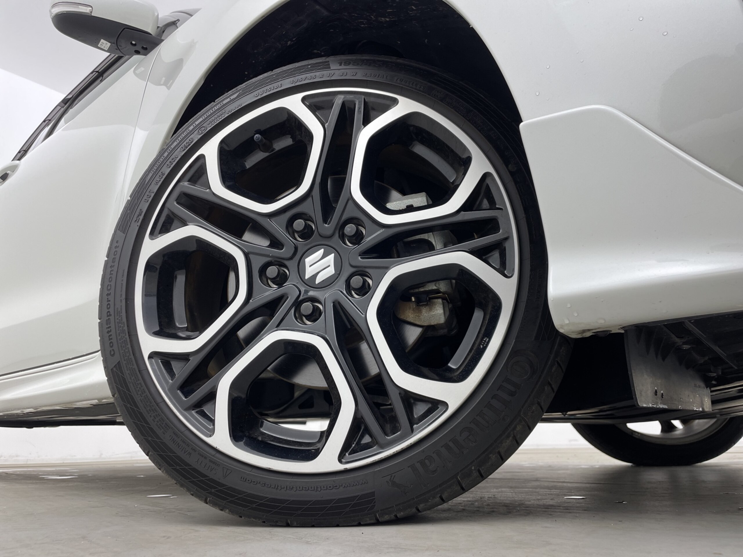 Suzuki Swift Sport 1.4 6-Speed MT — photo 9