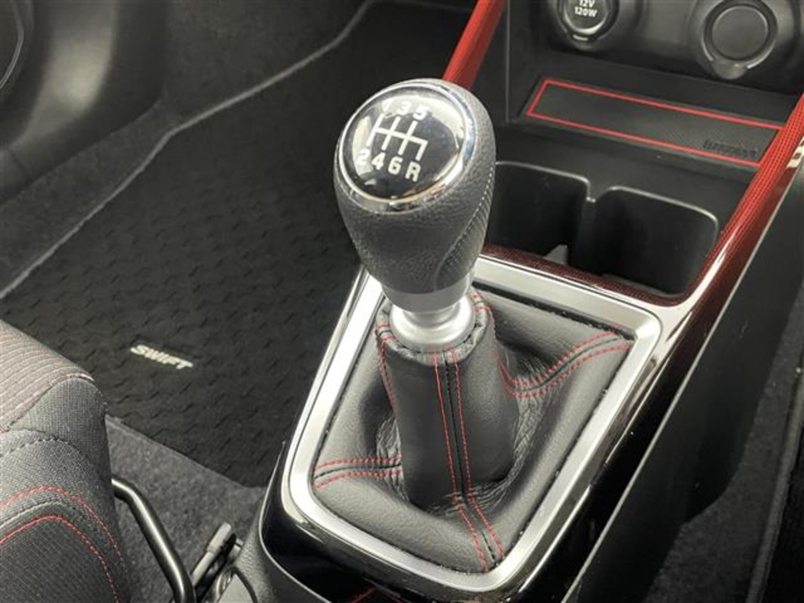 2020 Suzuki Swift — photo 3