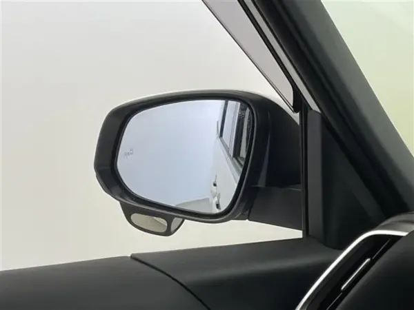 Toyota Noah 1.8 Hybrid S-Z Comfort Convenience Package Genuine 10.5-inch Display Audio Flip-down Monitor Backup Camera BSM ETC2.0 Front/Rear Dashcam Radar Cruise Seat Heater AC100V HDMI Triple Eyes (White Pearl Crystal Shine) — photo 8